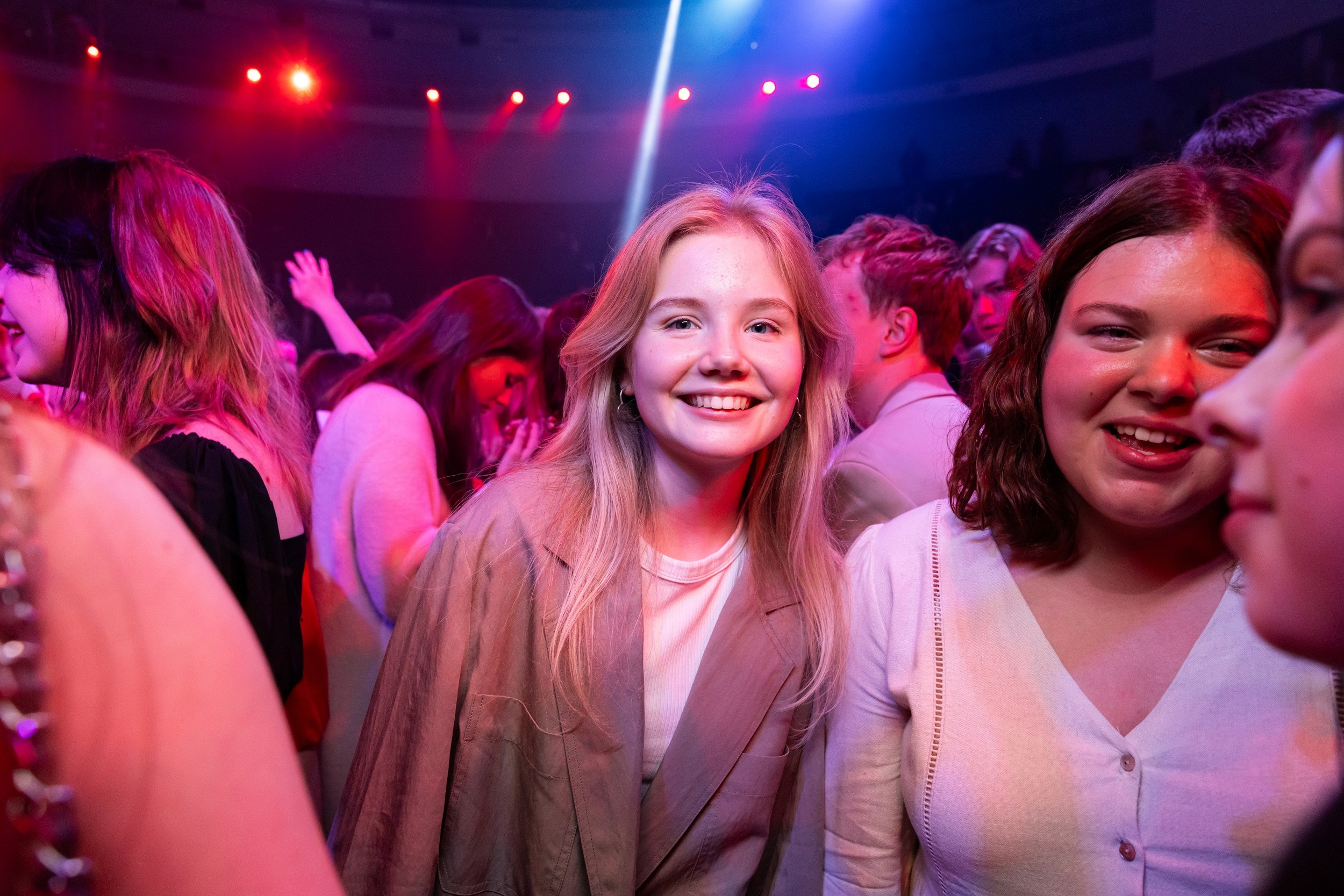 Городской бал выпускников (24 июня 2025). Репортажный фотограф Алексей Пирязев