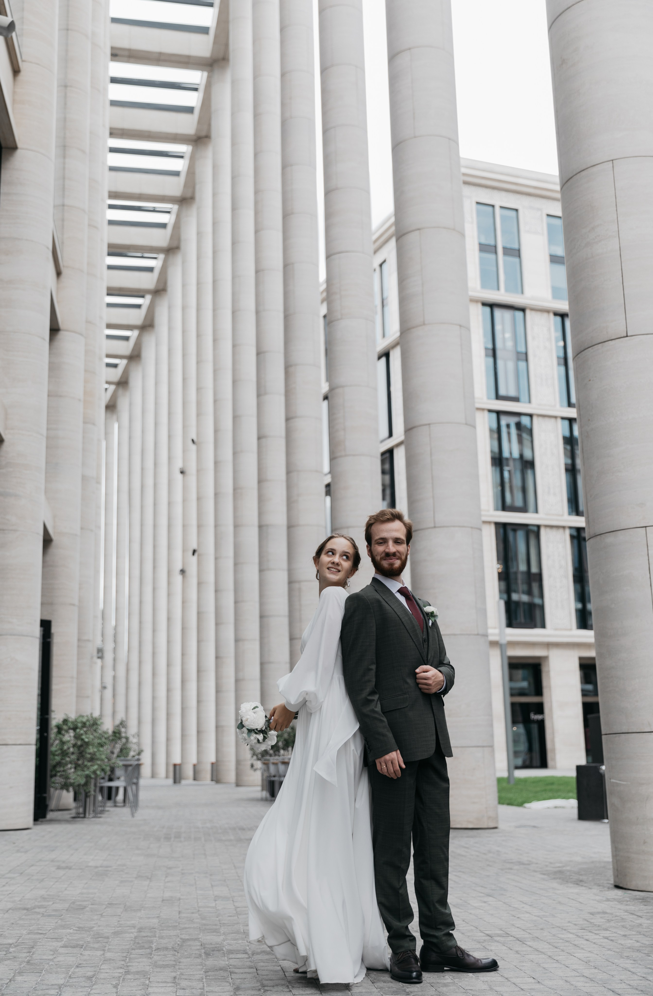 Любовь — противовес этому ужасу, любовь — акт единения и сохранения. Свадебный фотограф в Санкт-Петербурге