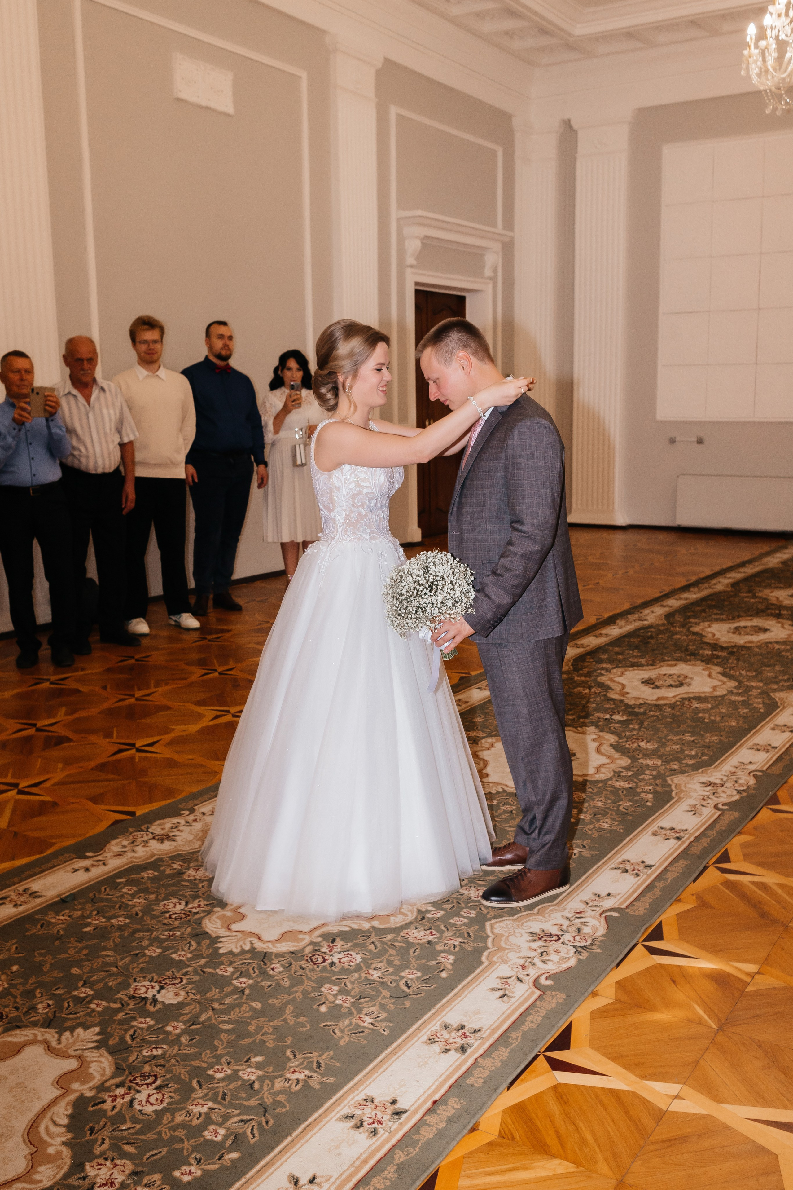 Свадебная прогулка двоих на Стрелке и в автозаводском Парке. И в фотостудии СОЛЬ в Автозаводском районе. Свадебный фотограф и фотограф Love-Store в Нижнем Новгороде Анастасия