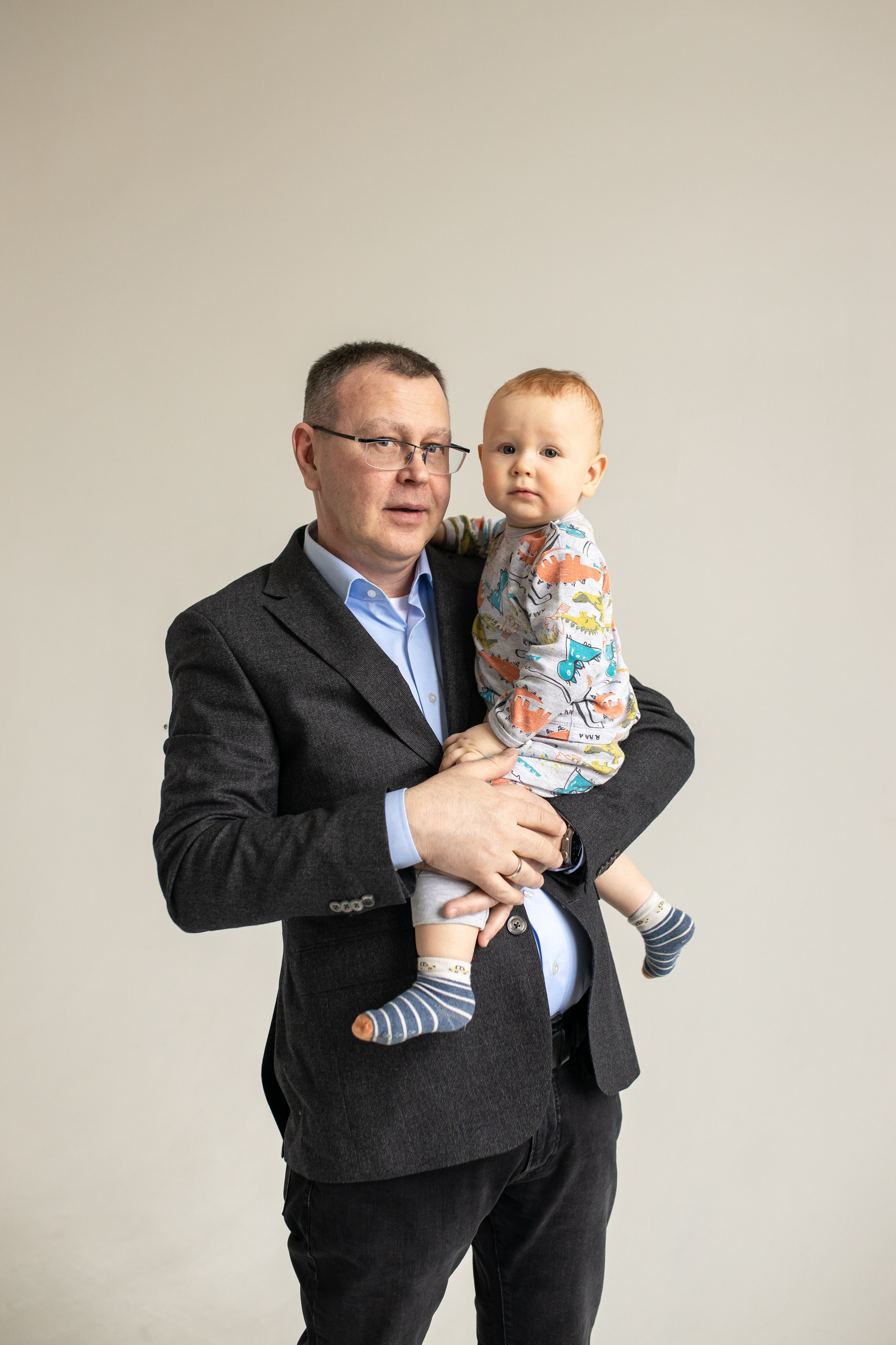 Семейная фотосессия на циклораме с естественным светом. Фотограф в Железнодорожном и Балашихе