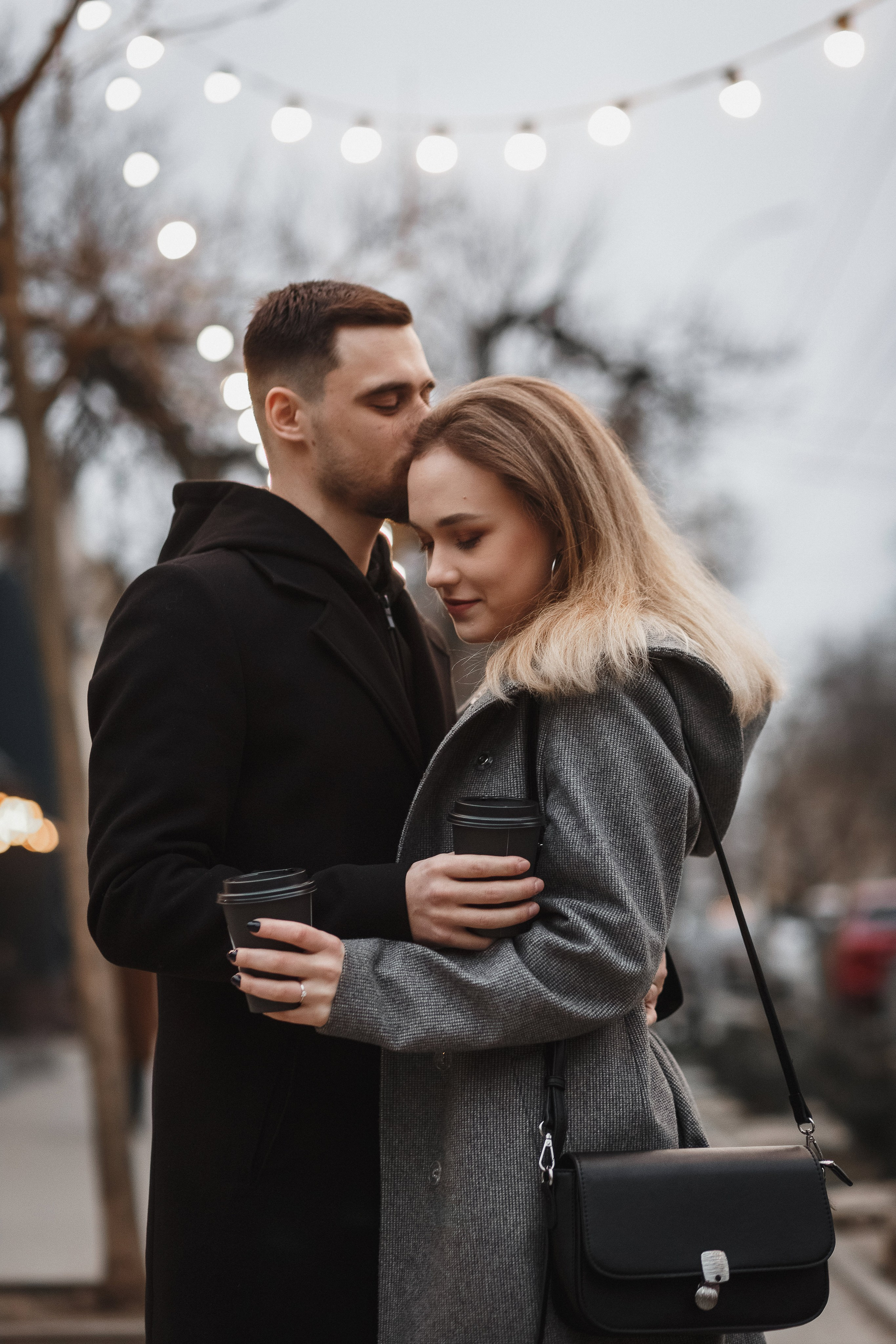 Романтическая фотосессия Никиты и Марины у Театра Чехова в Таганроге. Свадебный и семейный фотограф в Таганроге Бакарюк Антон