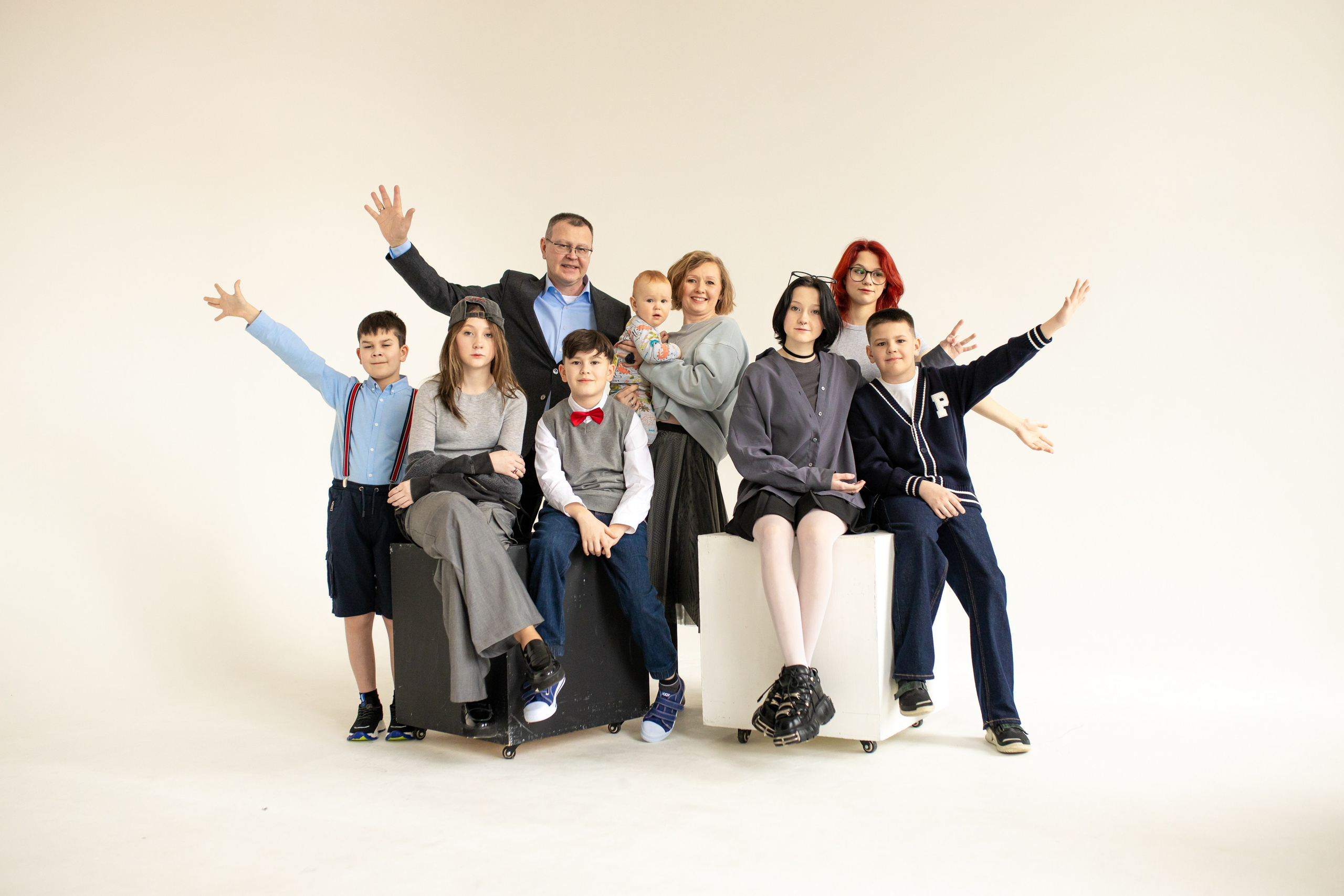 Семейная фотосессия на циклораме с естественным светом. Фотограф в Железнодорожном и Балашихе