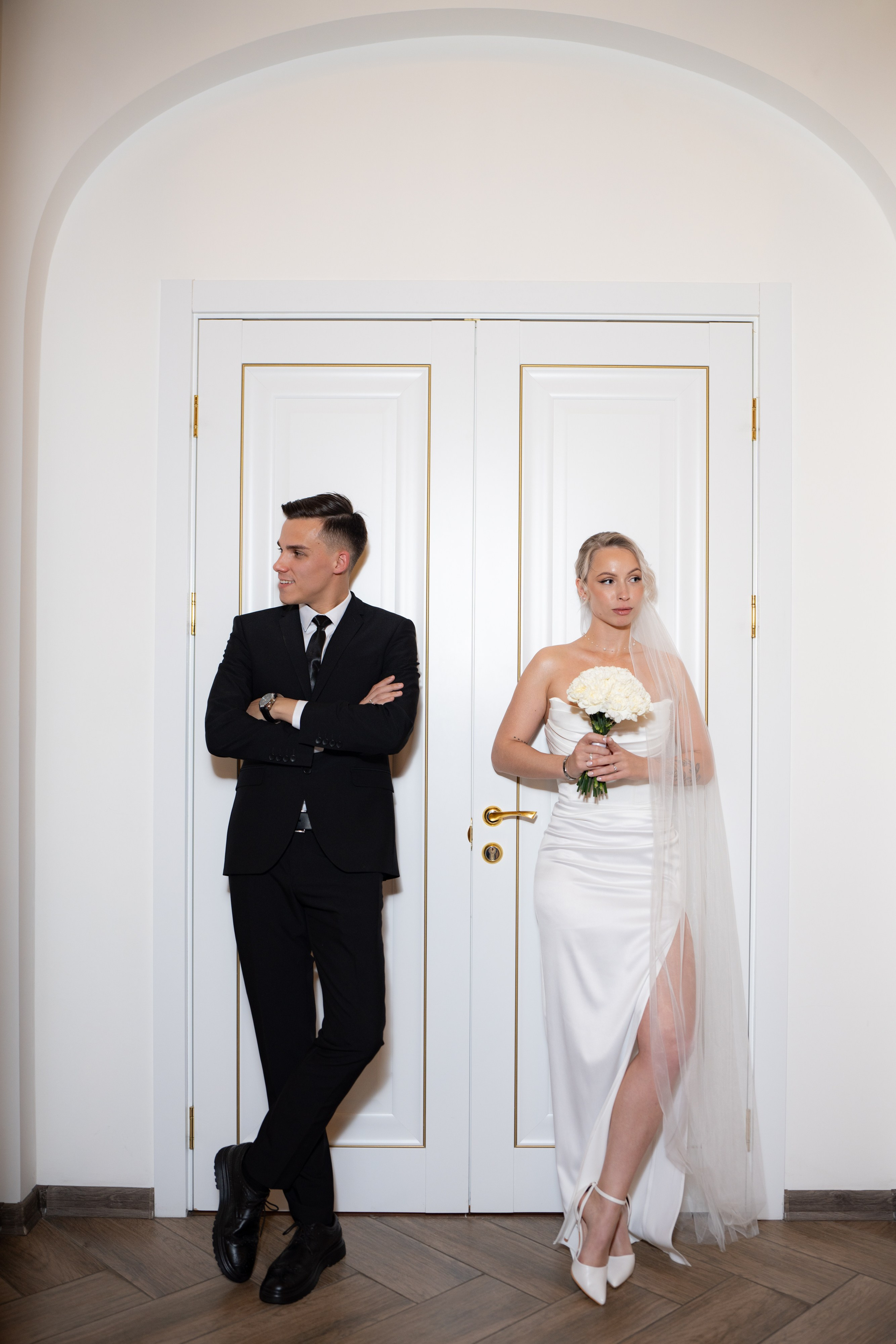 Свадебные фотосессии во дворцах и ЗАГСах Санкт- Петербурга. Свадебный фотограф Александр Невский в Санкт-Петербурге