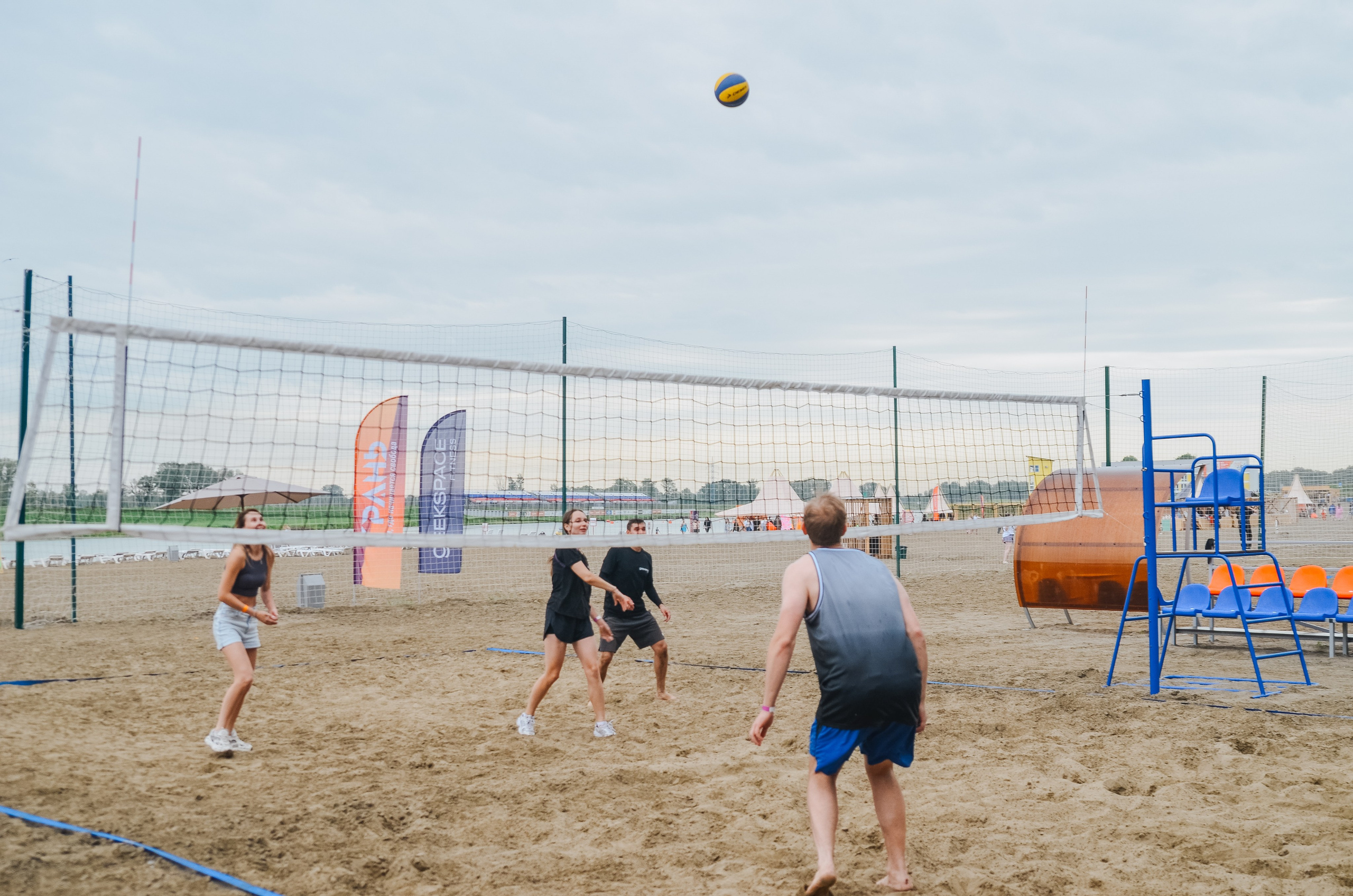 Фестиваль «Грань» 2025. Спортивная площадка. Денисова Аля — фотограф для парных съемок и индивидуальных историй в Барнауле