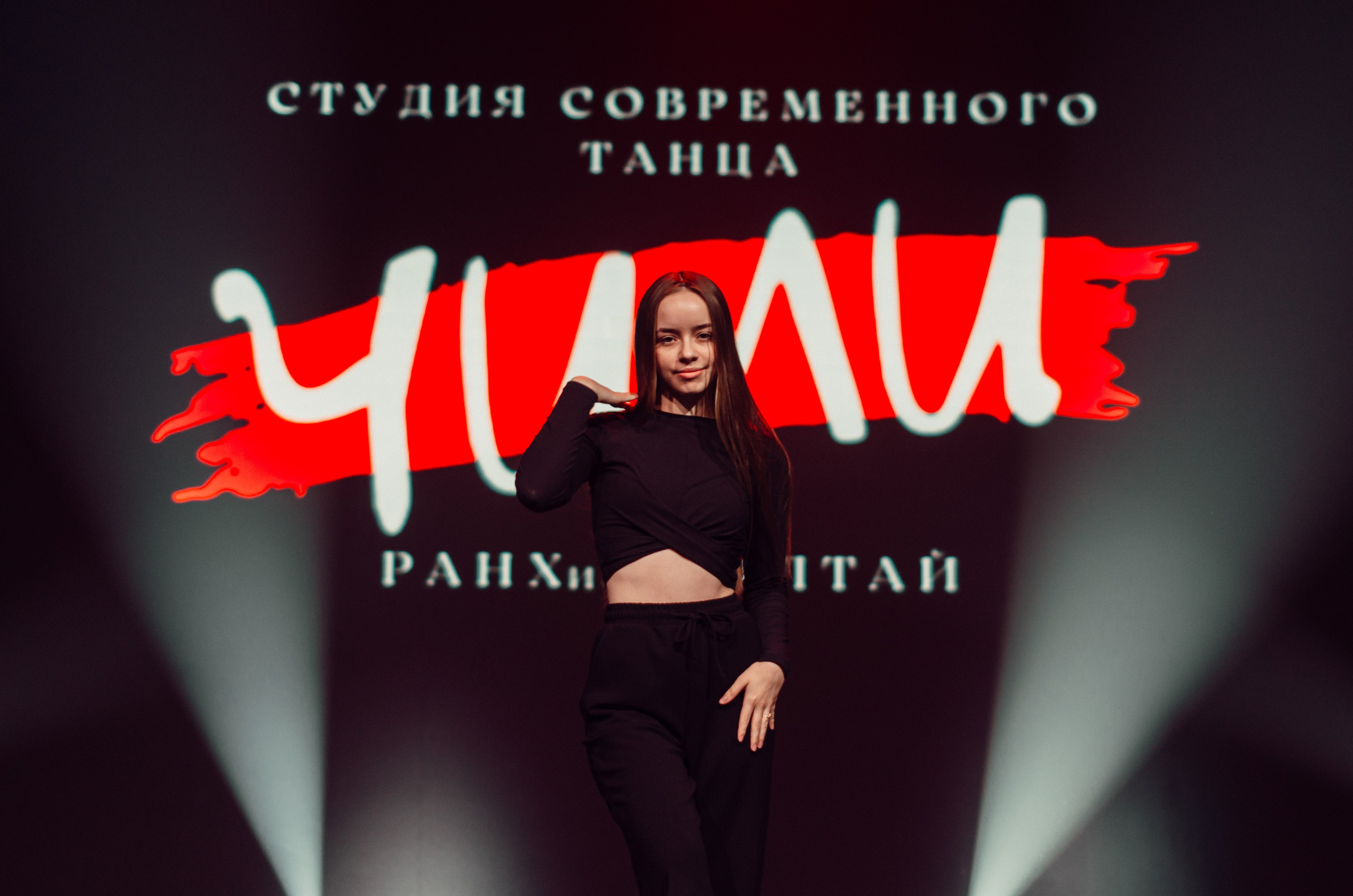 Групповая фотосъемка танцевального коллектива. Денисова Аля — фотограф для парных съемок и индивидуальных историй в Барнауле