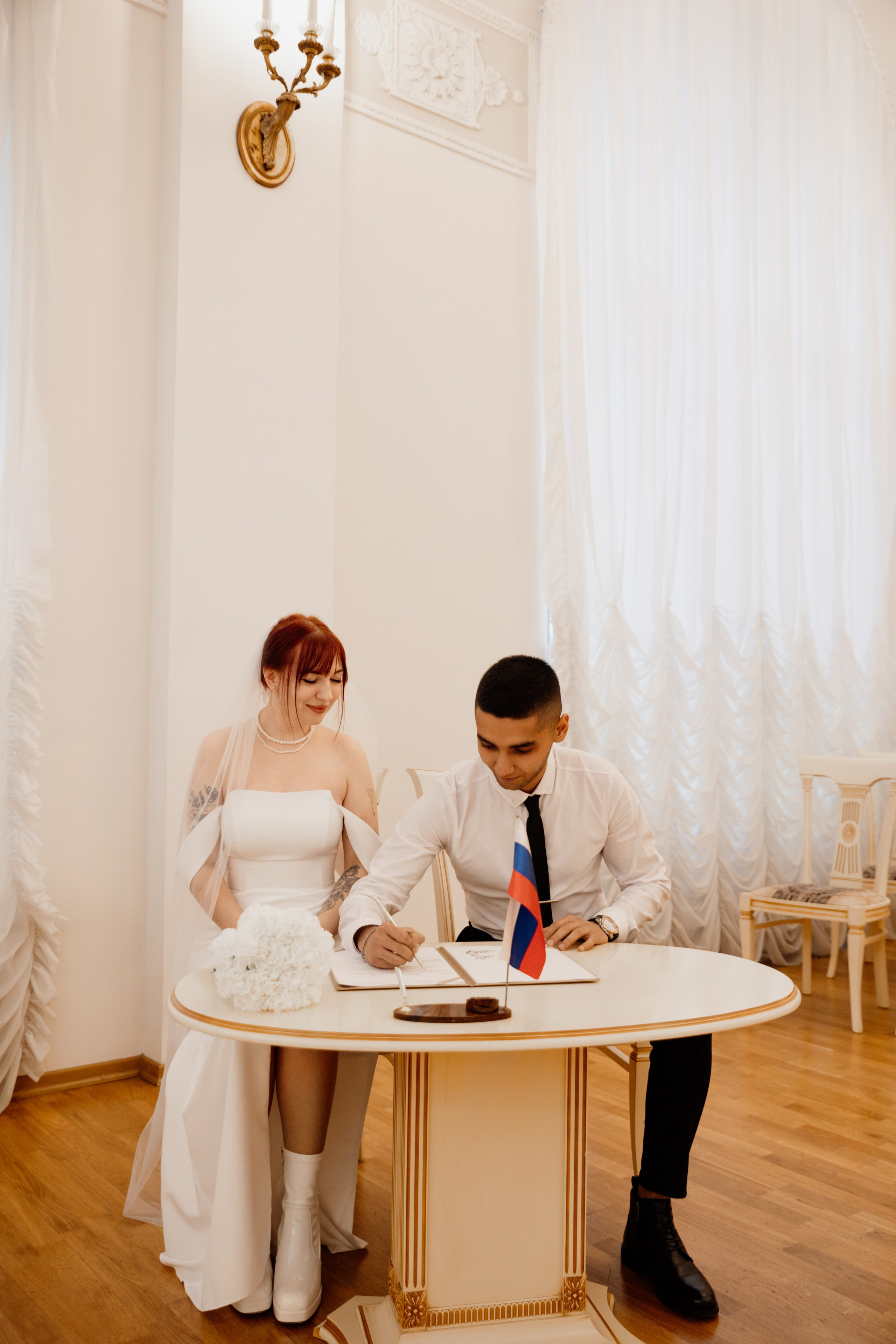 Свадебная фотосессия в пространстве SENO, регистрация в ЗАГСе Адмиралтейского района. Фотограф в Санкт-Петербурге Разиля Идиятуллина