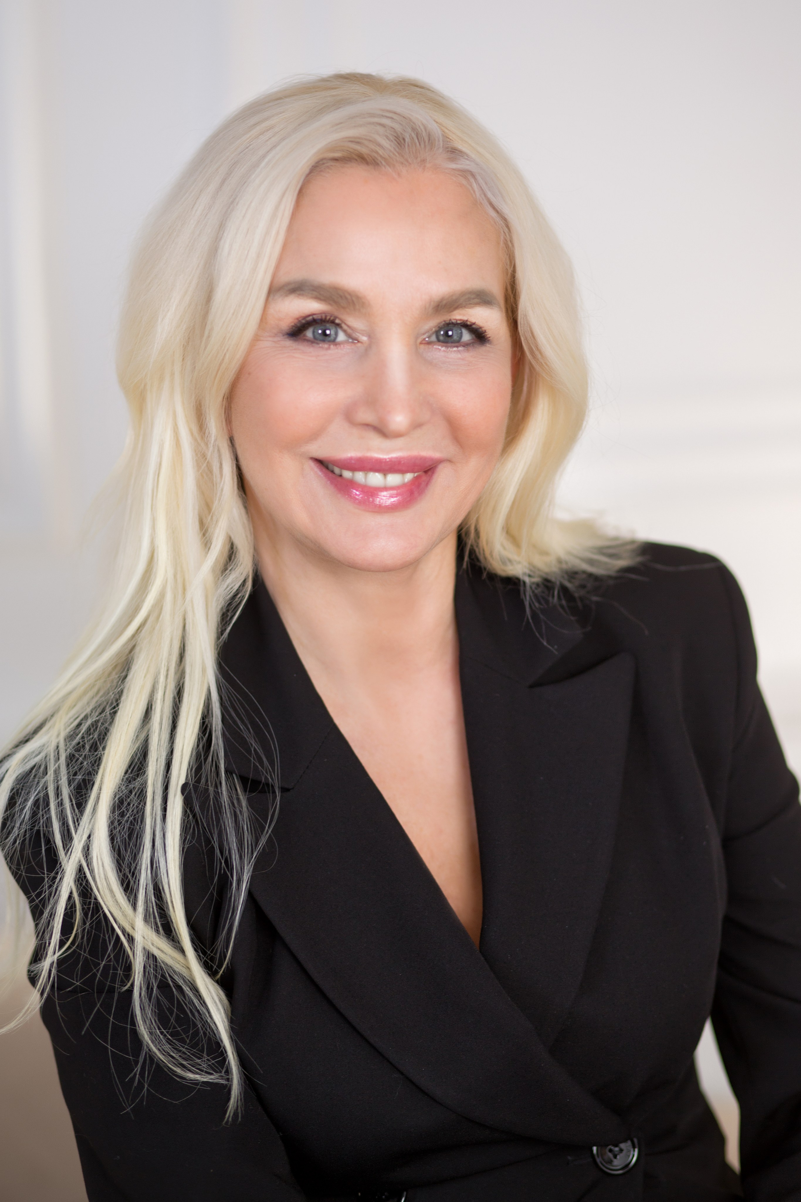 ЖЕНСКИЙ ПОРТРЕТ. Главная