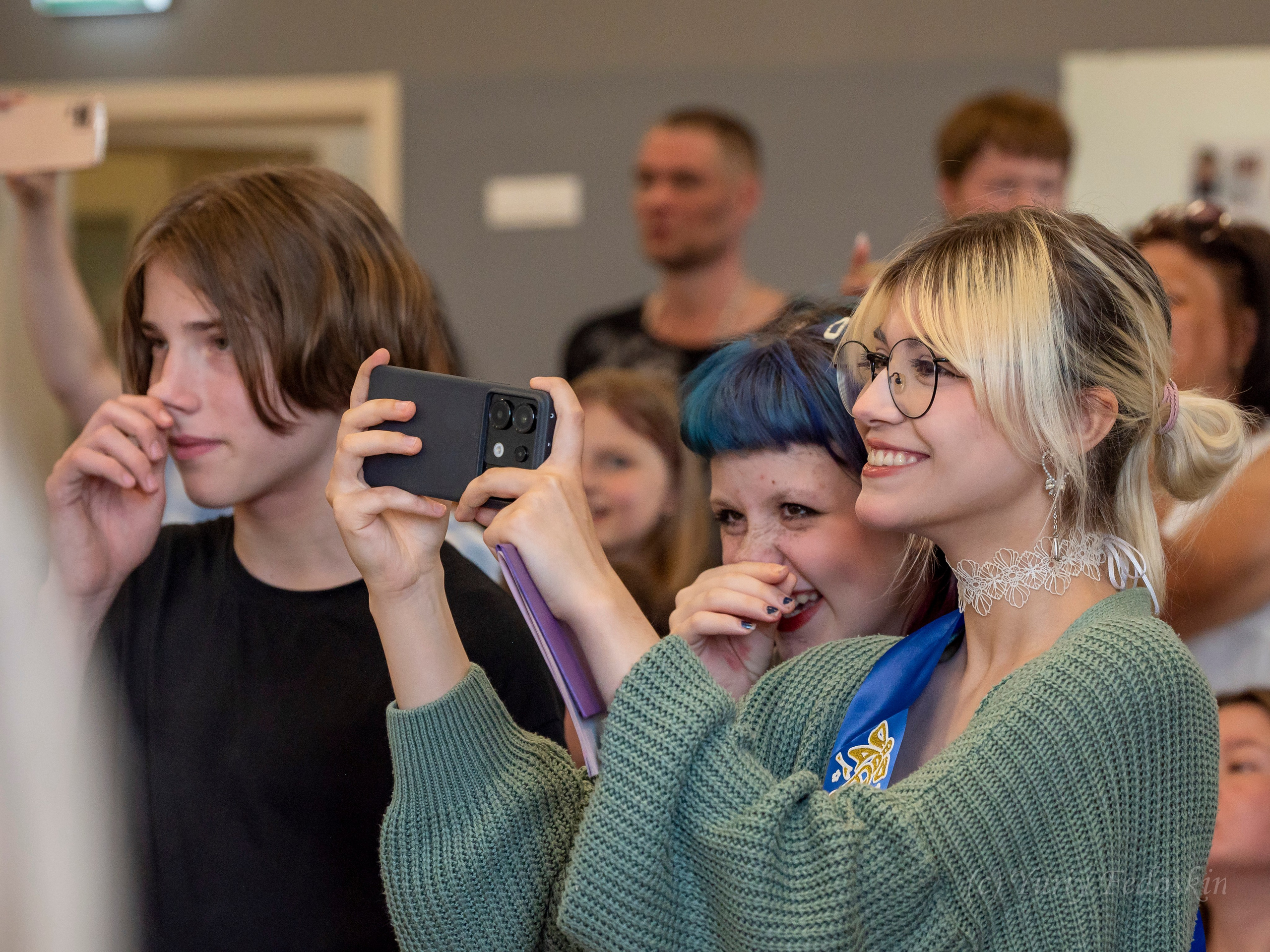 Репортаж о выпускном 9 классов в школе № 7 города Королёва, 26.06.24г. Профессиональный фотограф интерьеров в Москве Юрий Федоскин