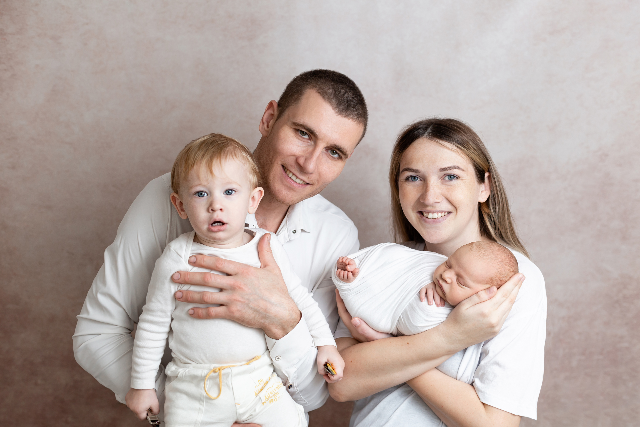 Семейные кадры. Фотограф новорожденных в Керчи Татьяна Яцун