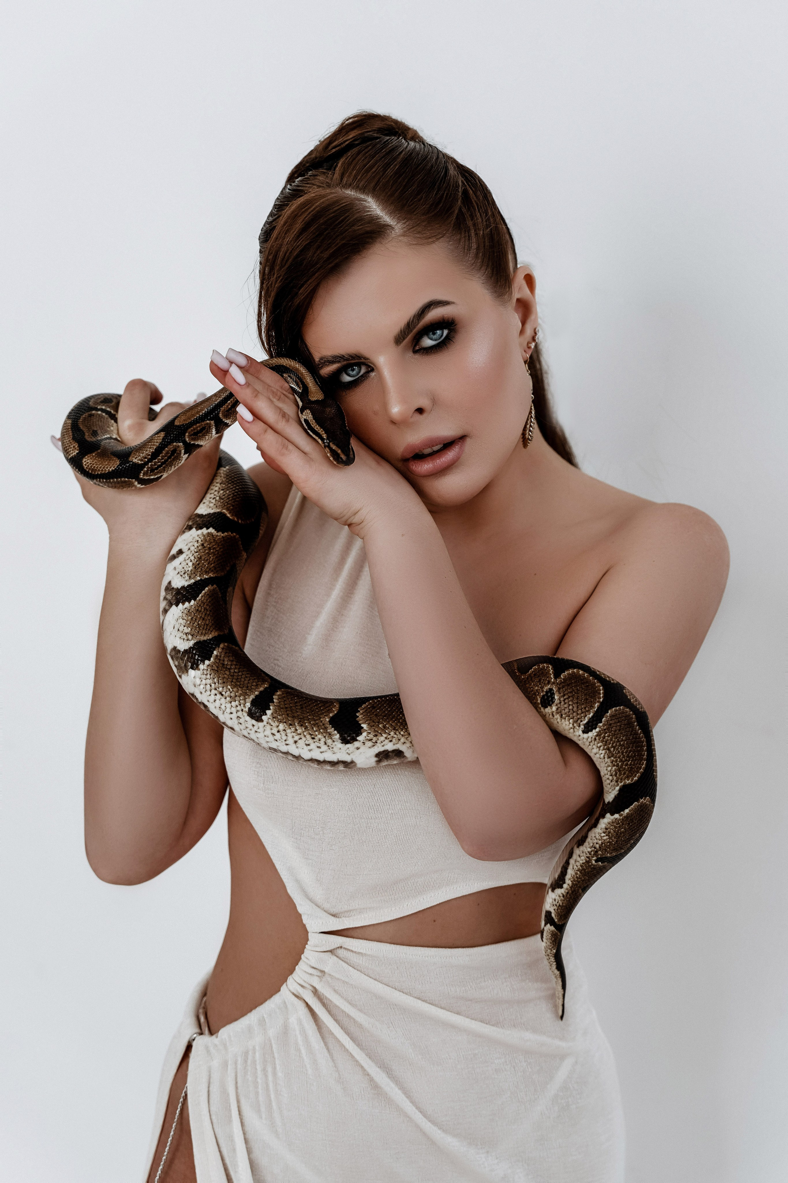 Дина — фотосессия со змеёй. Фотограф в Смоленске Ольга Давыдова