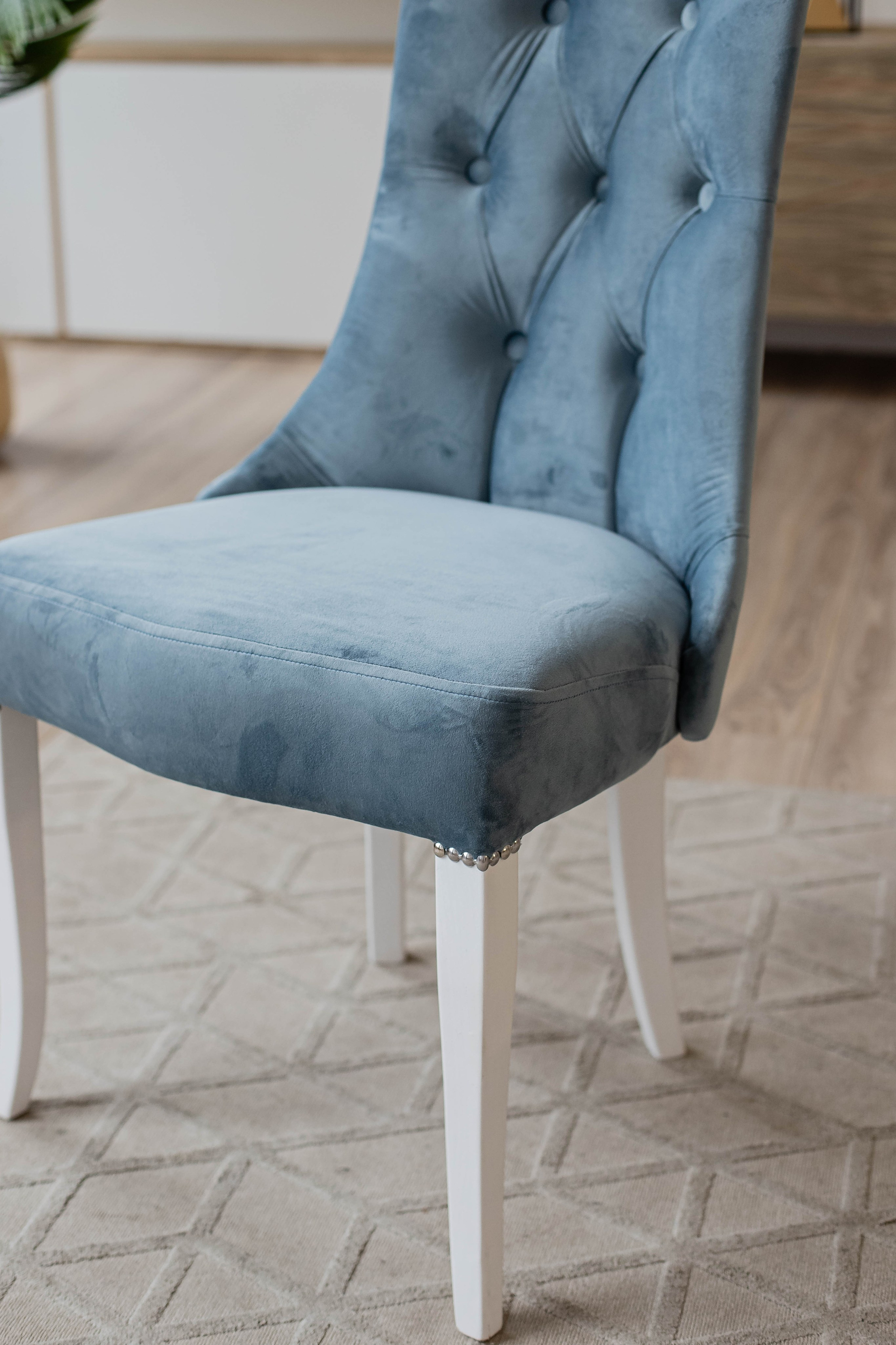 Стулья. Фотограф