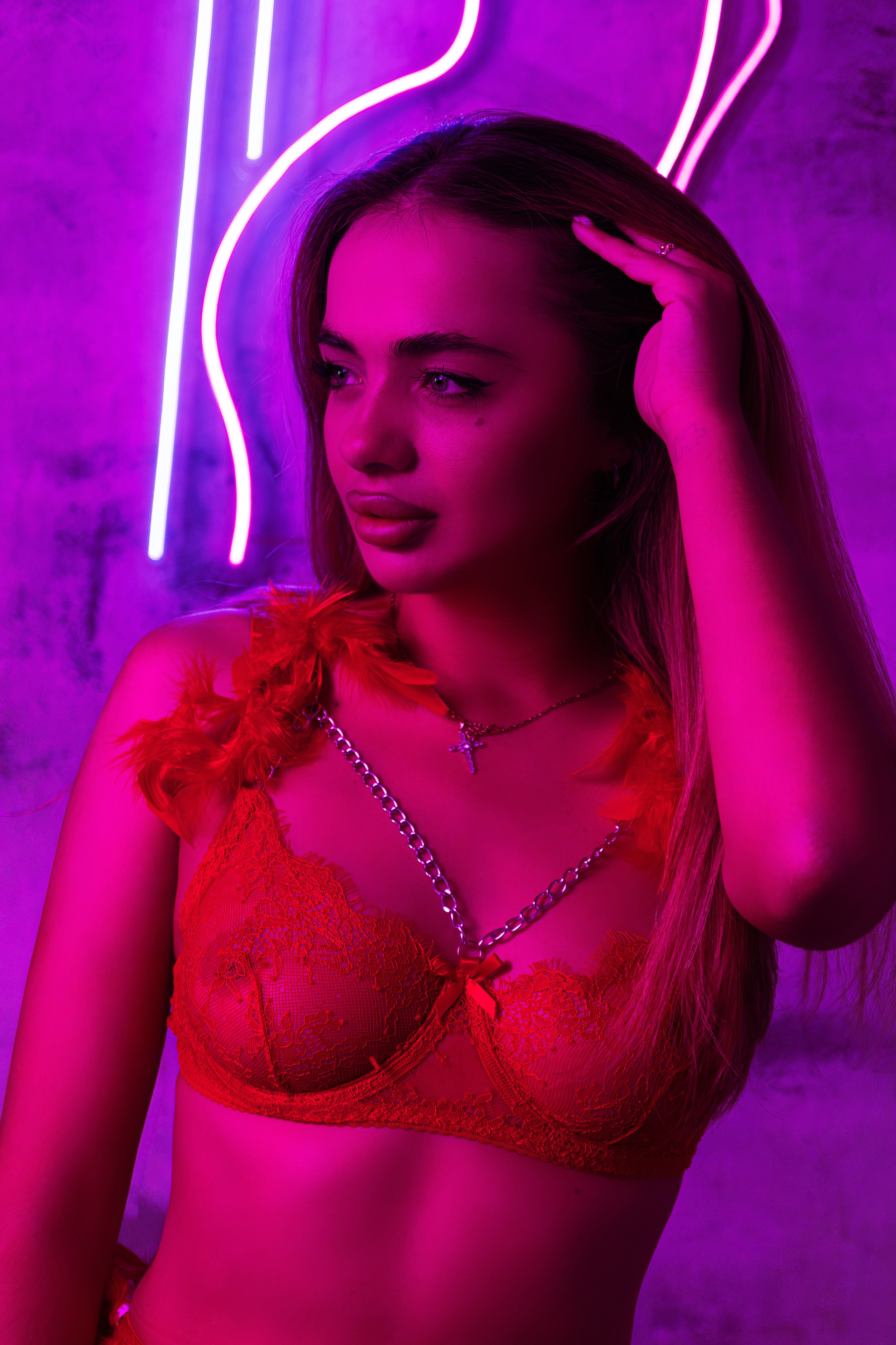 Женская Фотосессия в нижнем белье для Лизы, съёмка в неоновой студии Ростов на Дону. Ню фотограф Ростов на Дону