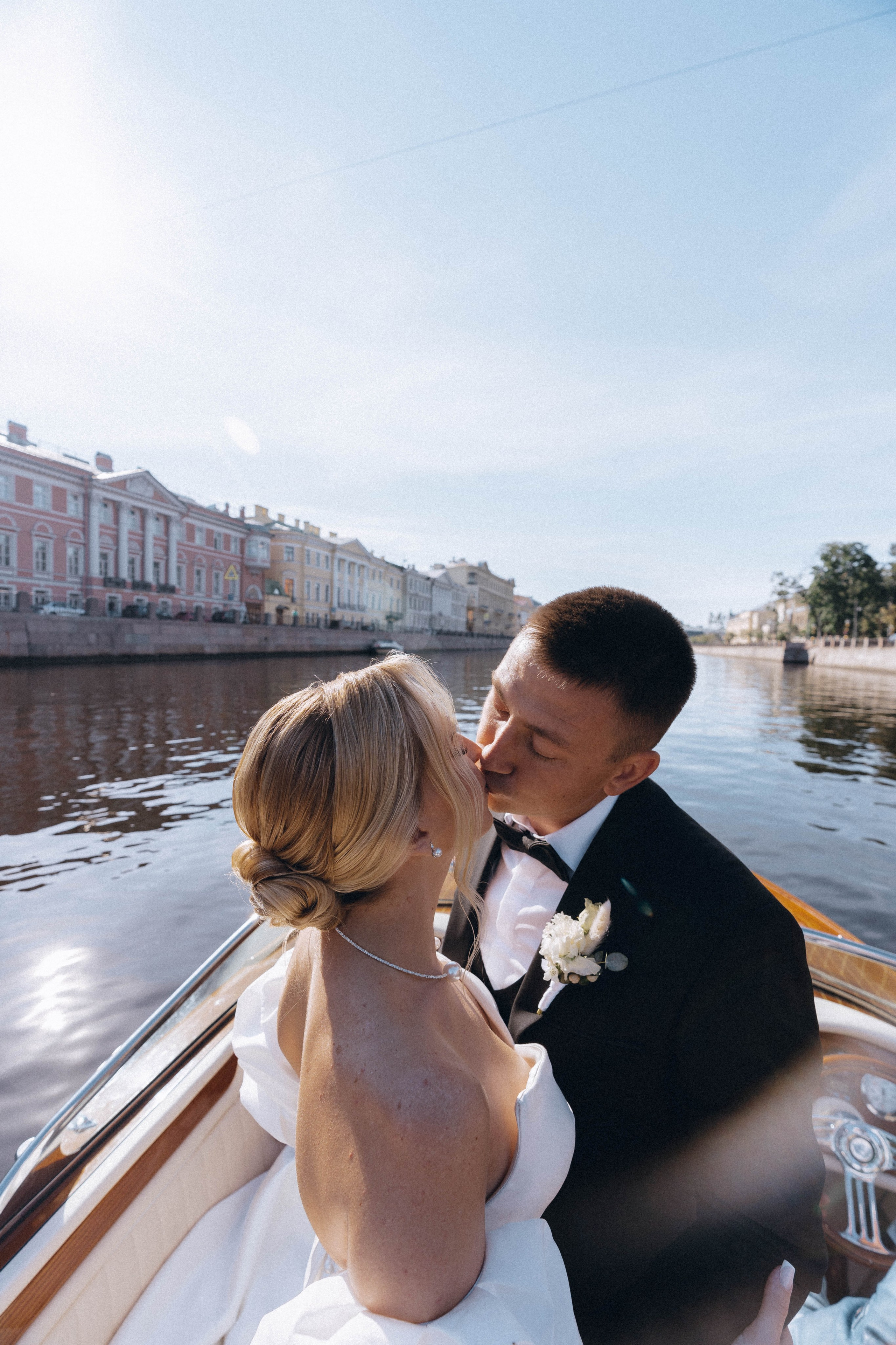 СВАДЕНБНАЯ СЬЕМКА НА КАТЕРЕ ПО КАНАЛАМ САНКТ-ПЕТЕРБУРГА И В АКВАТОРИИ НЕВЫ. Профессиональный фотограф, Санкт-Петербург — Виктория Богомолова