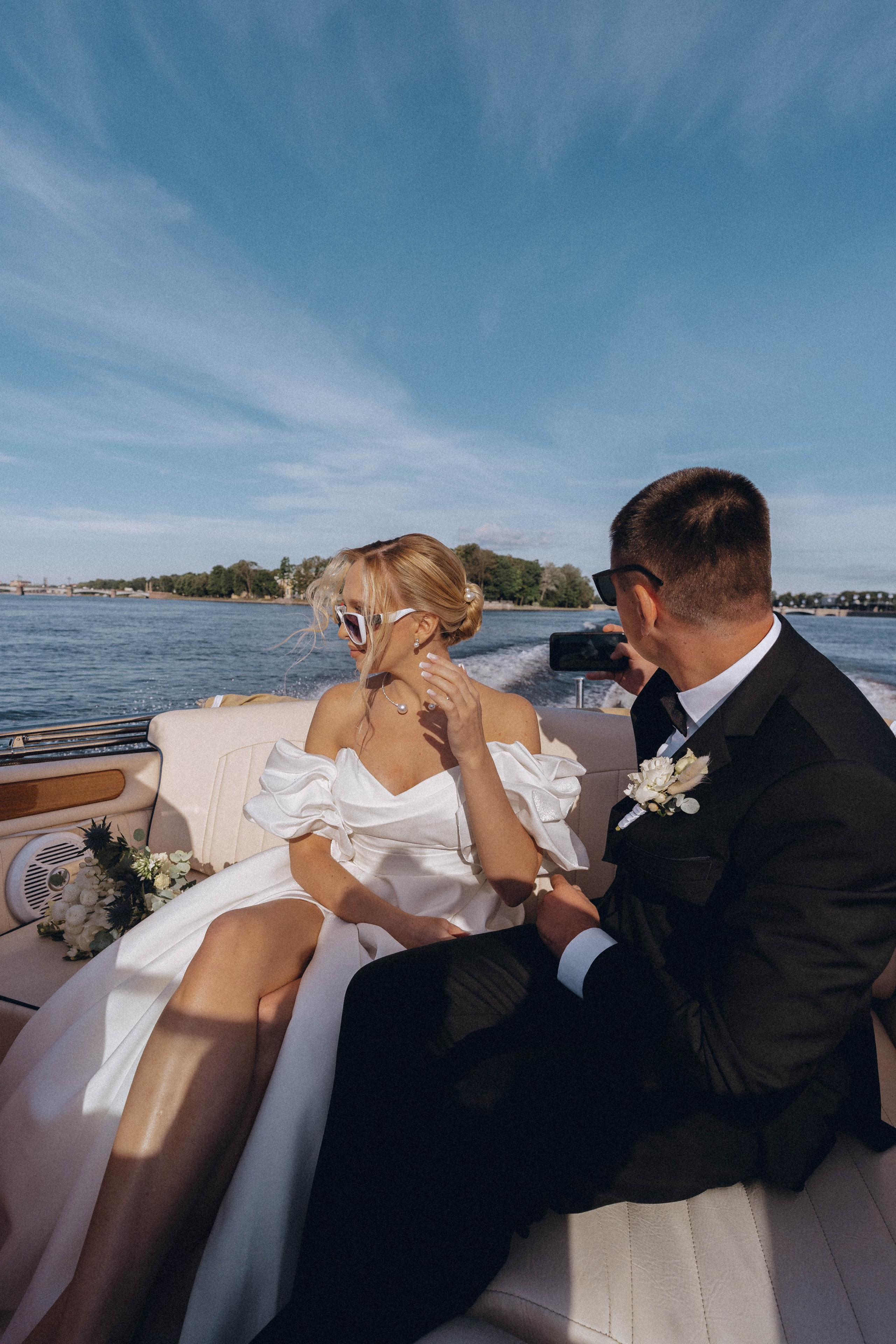 СВАДЕНБНАЯ СЬЕМКА НА КАТЕРЕ ПО КАНАЛАМ САНКТ-ПЕТЕРБУРГА И В АКВАТОРИИ НЕВЫ. Профессиональный фотограф, Санкт-Петербург — Виктория Богомолова