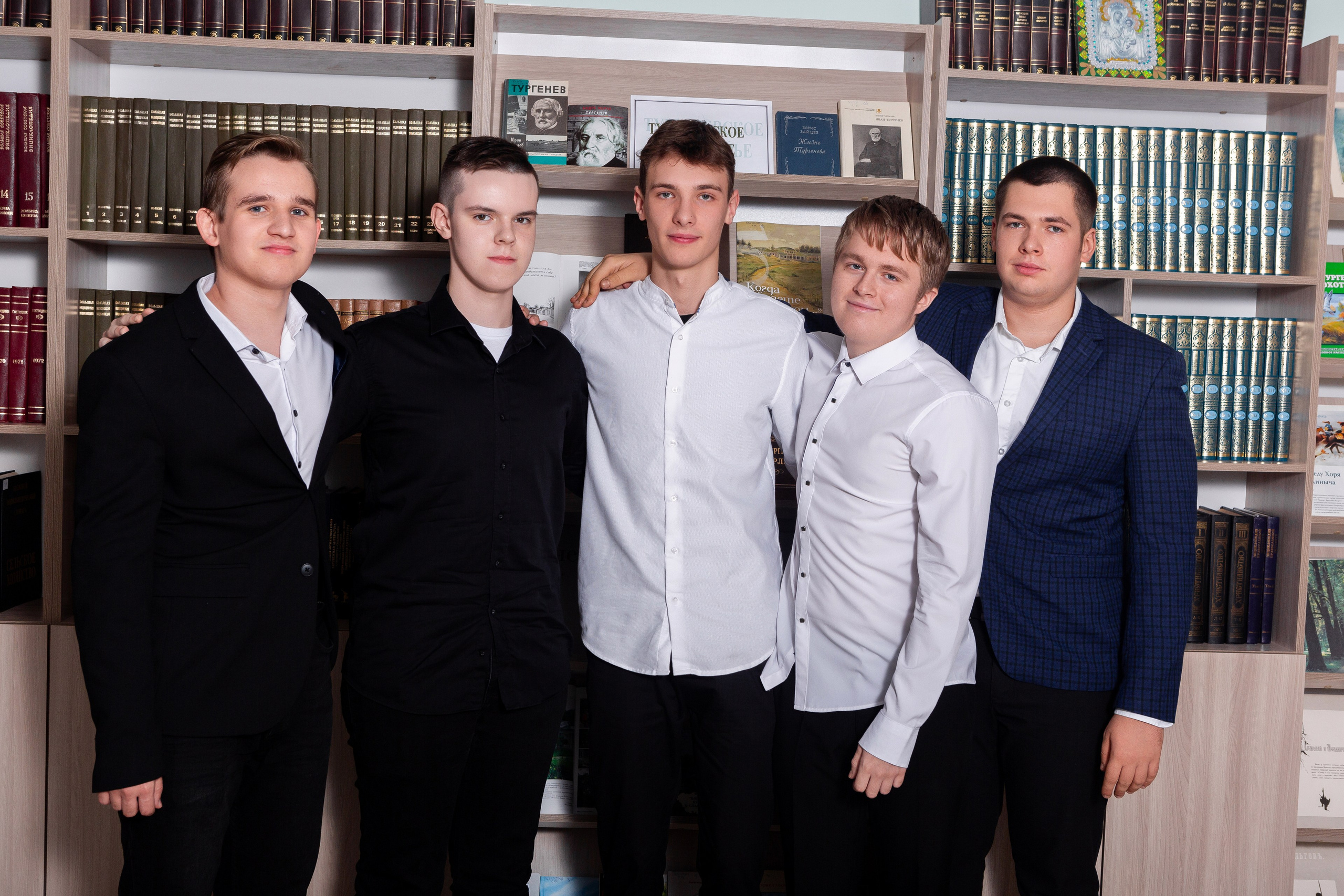 Съемка в библиотеке для 11 класса #2. Профессиональный фотограф в Мценске и Орловской области