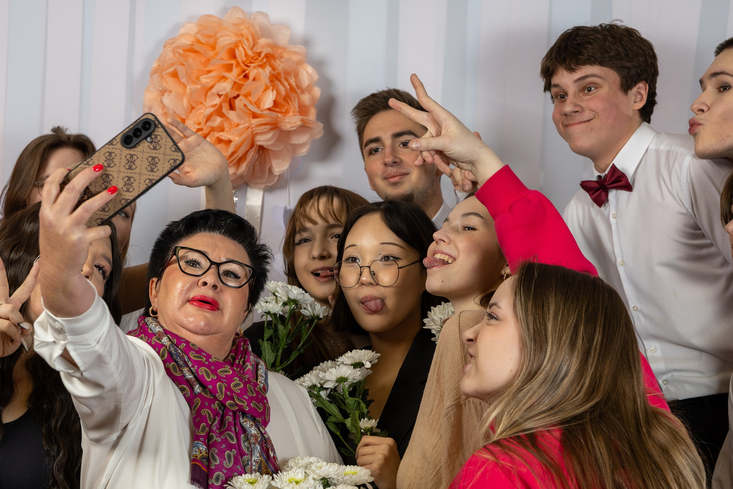 8 марта 2026. Поздравление ребят из 11 класса своих одноклассниц. Главная