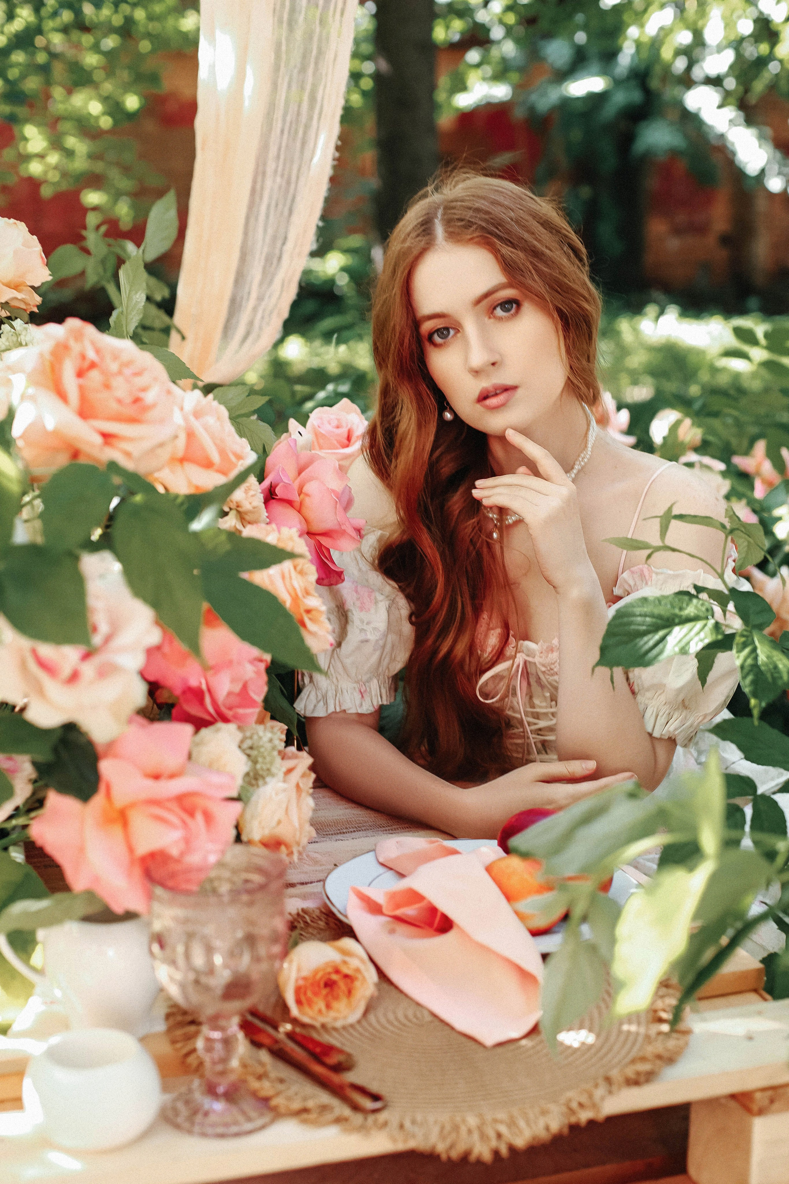 Женская фотосессия с живыми цветами в Москве. Свадебный и семейный фотограф в Москве