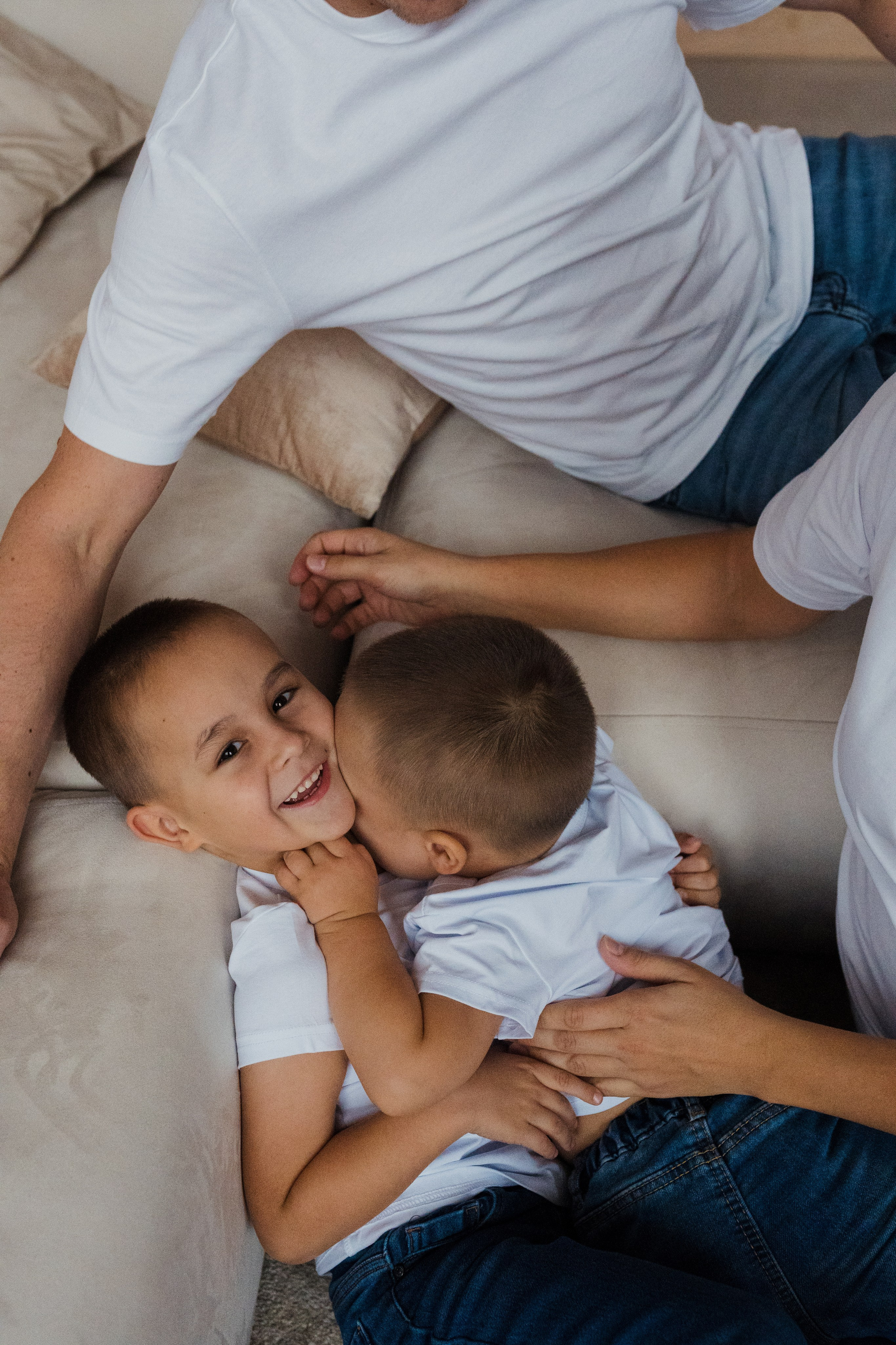 Семейная фотосессия в студии в Москве, семейный фотограф Анна Полушина. Свадебный фотограф в Москве Анна Полушина
