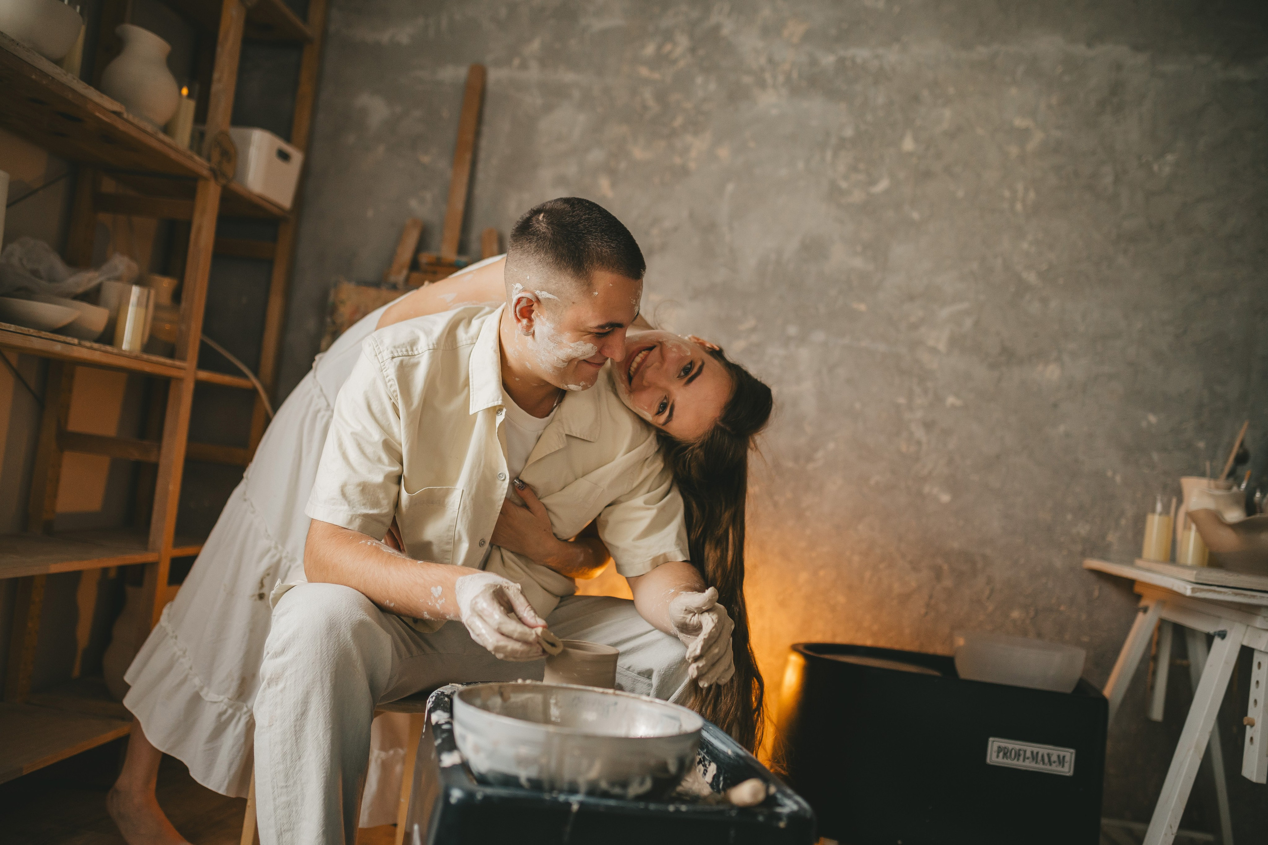Дима и Даша в гончарной мастерской. Семейный lifestyle фотограф в Санкт-Петербурге Людмила Пахомова
