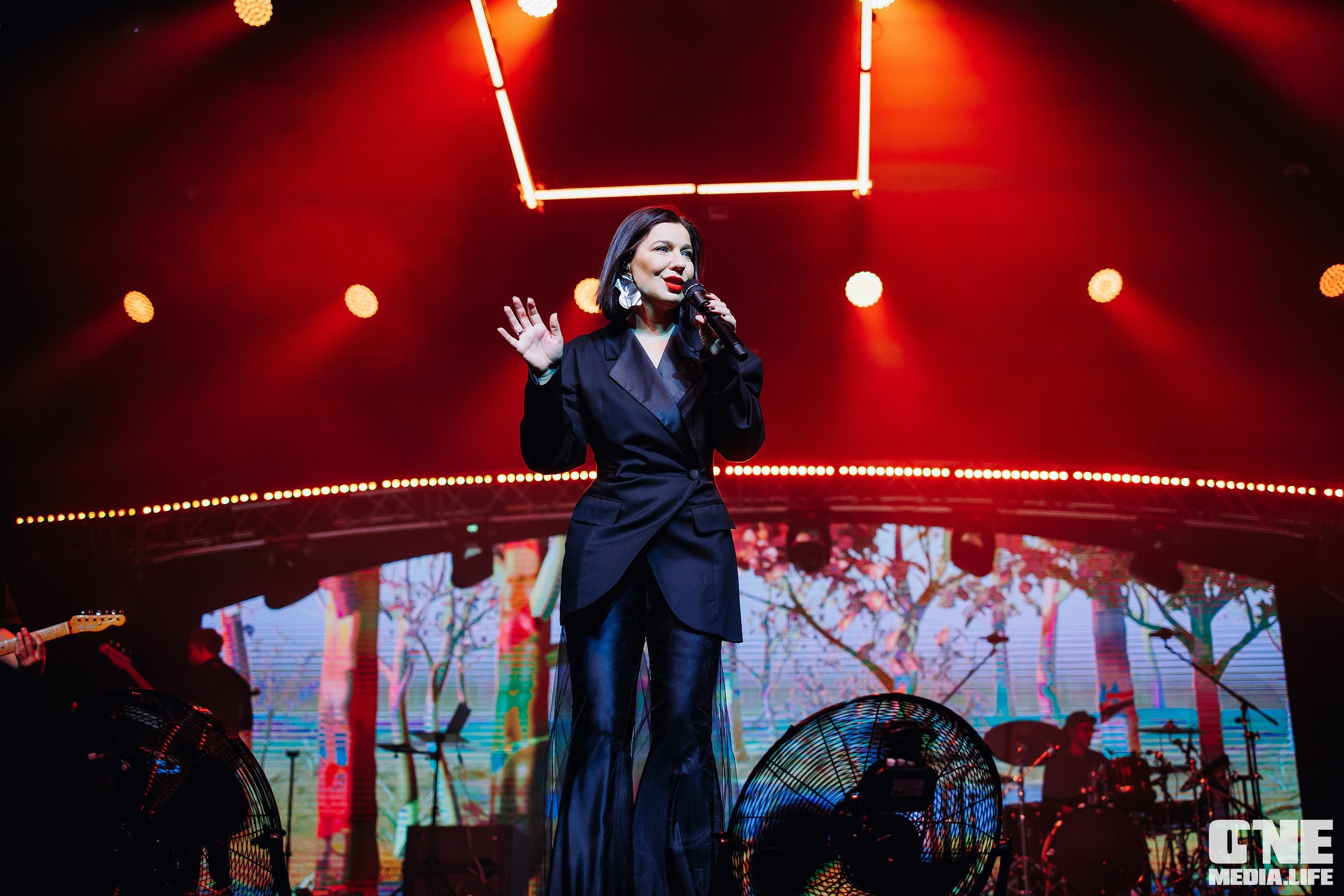 Фоторепортаж с концерта Ёлки. One Media Life: фоторепортажи, фотоотчеты с мероприятий и заведений