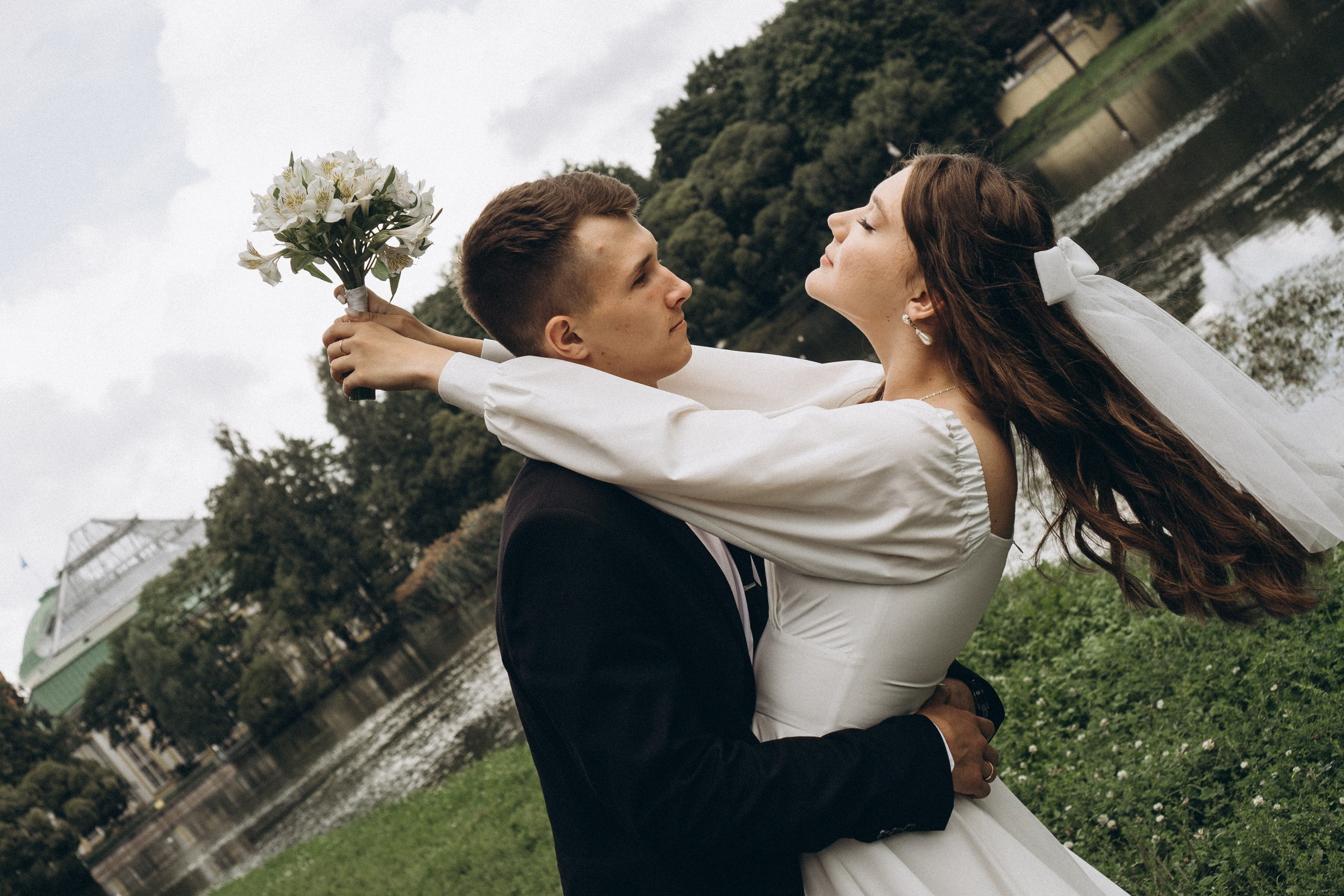 СВАДЕБНАЯ СЬЕМКА В ТАВРИЧЕСКОМ САДУ И ПРОГУЛКА ПО ЧЕРНЫШЕВСКОЙ. Профессиональный фотограф, Санкт-Петербург — Виктория Богомолова