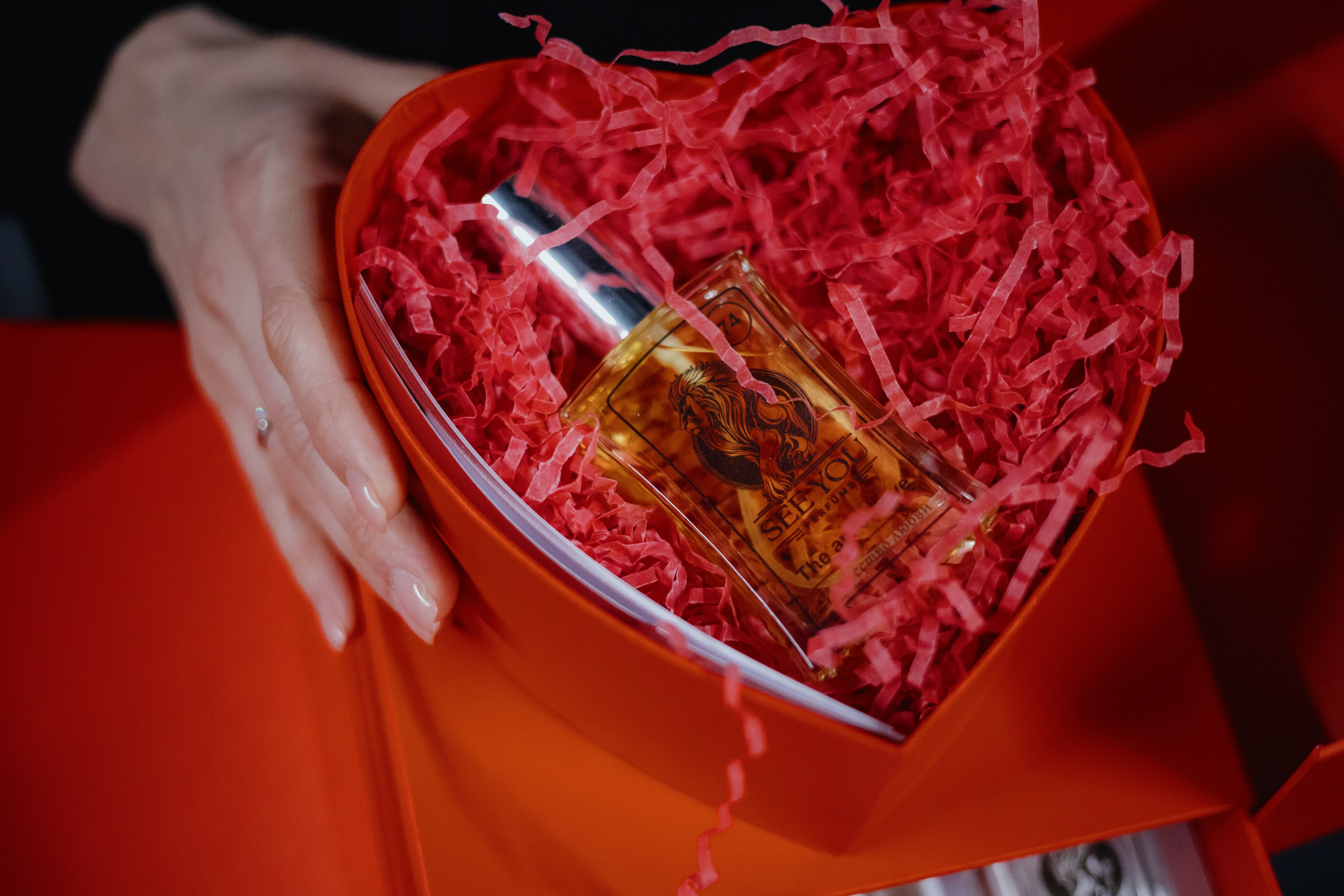 See `You Perfume. Фотограф в Москве и Санкт-Петербурге Дарина