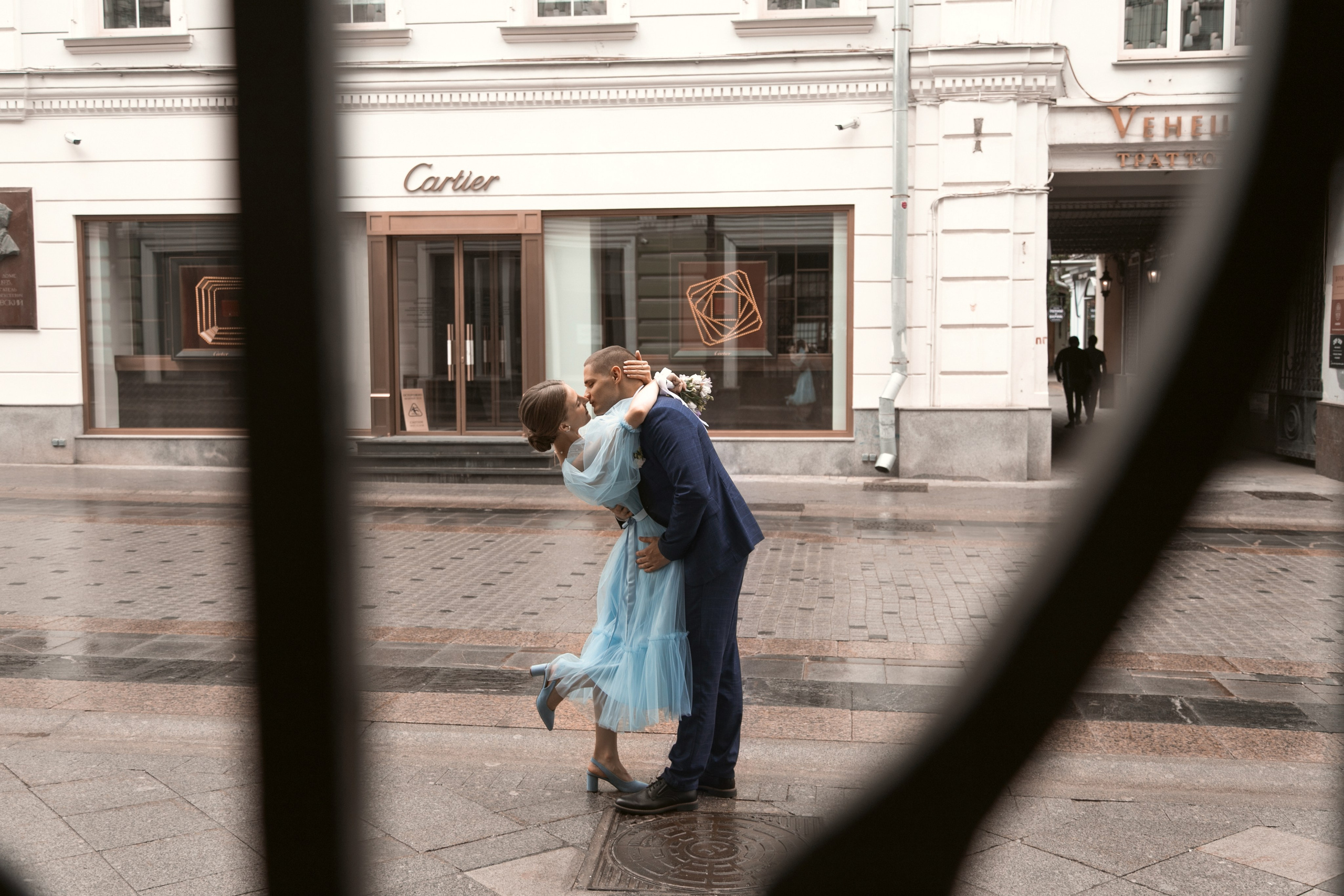 Объятия возлюбенного. Свадебная фотосессия.