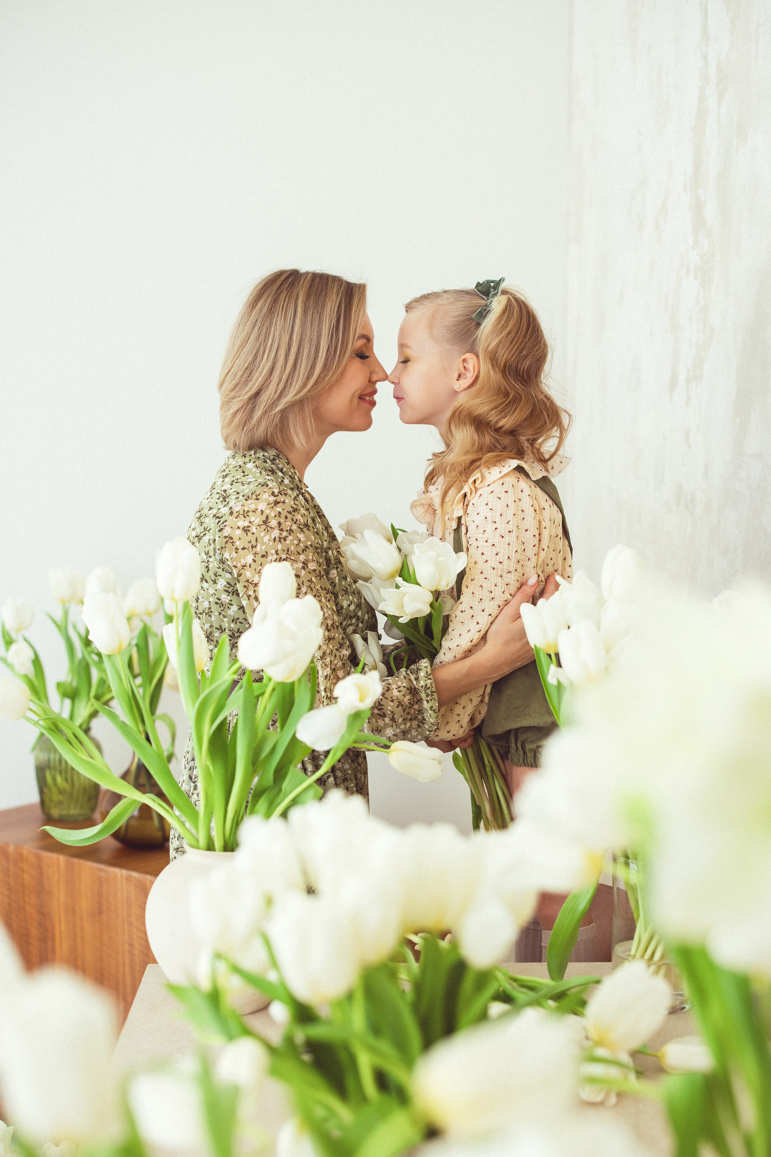Фотосессия с белыми Тюльпанами, 2024 г. Семейный и детский фотограф в Краснодаре Анна Трашкова