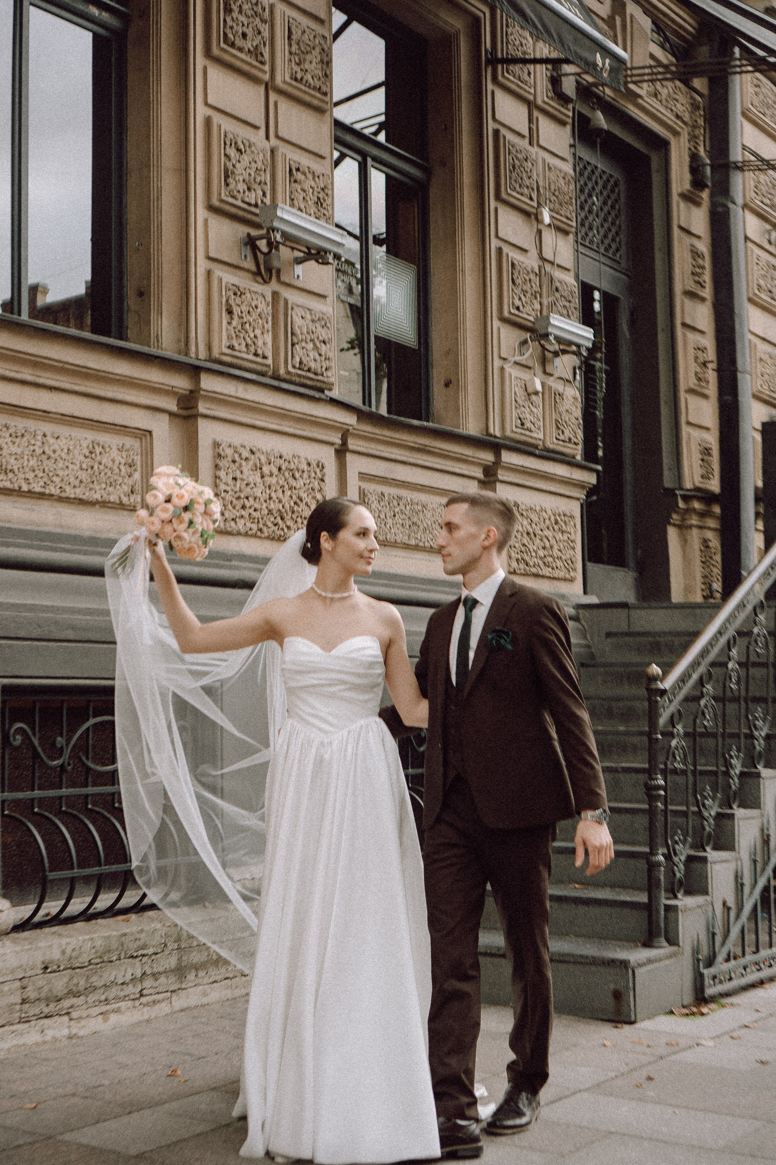 СВАДЕБНАЯ ПРОГУЛКА В САНТК-ПЕТЕРБУРГЕ (ИСАКИЕВСКИЙ СОБОР, ЗИМНЯЯ КАНАВКА, ЭРМИТАЖ И БОЛЬШАЯ МОРСКАЯ УЛИЦА). Профессиональный фотограф, Санкт-Петербург — Виктория Богомолова