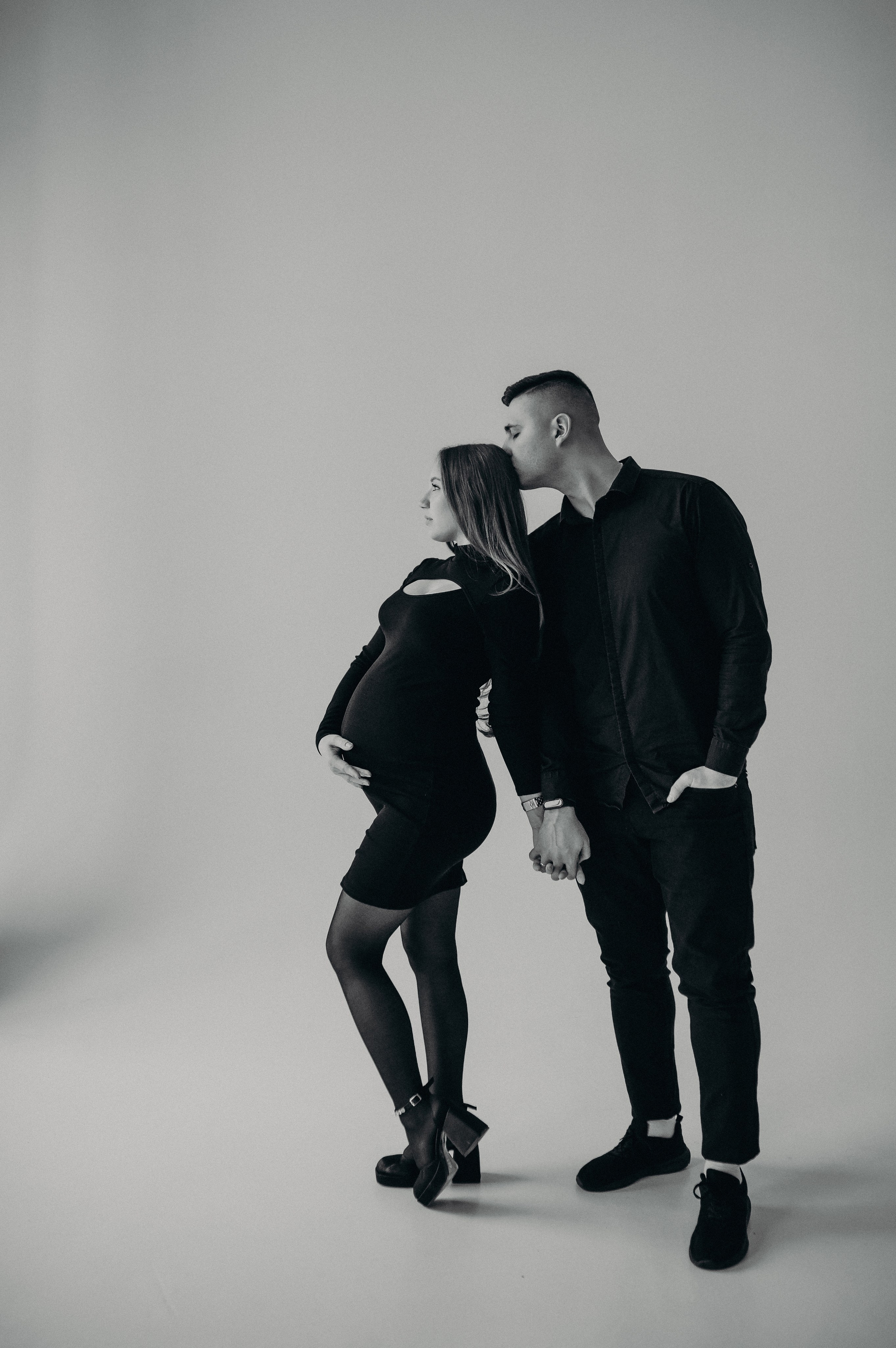 Съемка беременности в студии. Главная