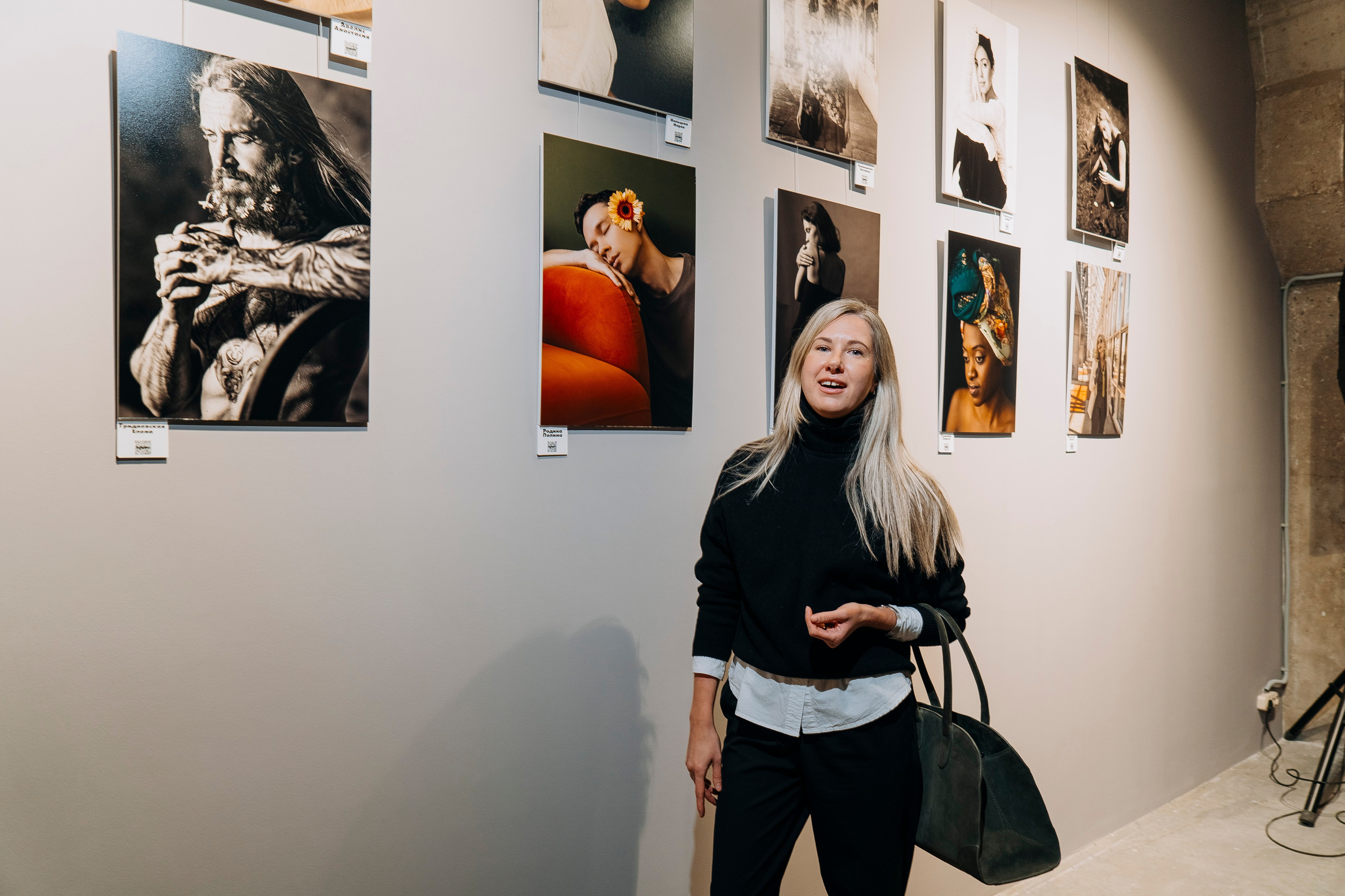 Вернисаж фотовыставки MFamilia «Гармония различий». Организация фотовыставок в Петербурге и Москве, MFamilia (МФамилия)