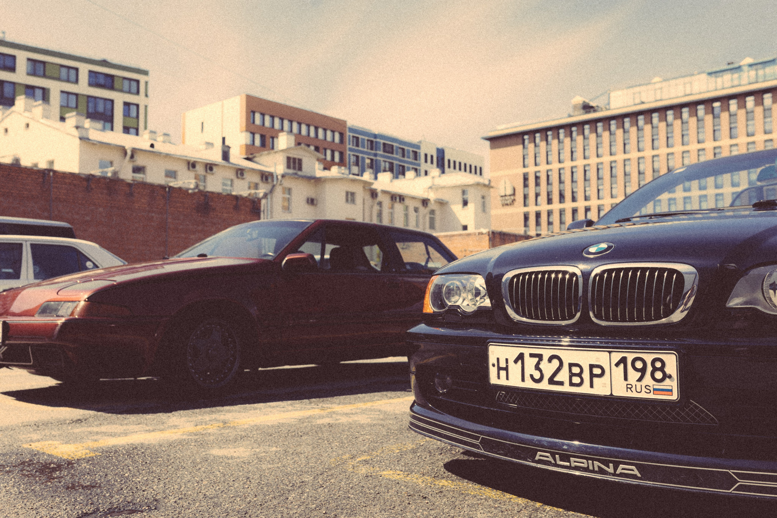 CARS and COFFE. Happiness is in the moments