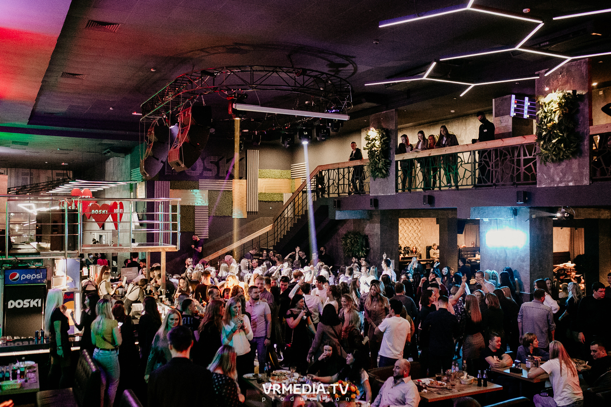 Выходные в баре «DOSKI»