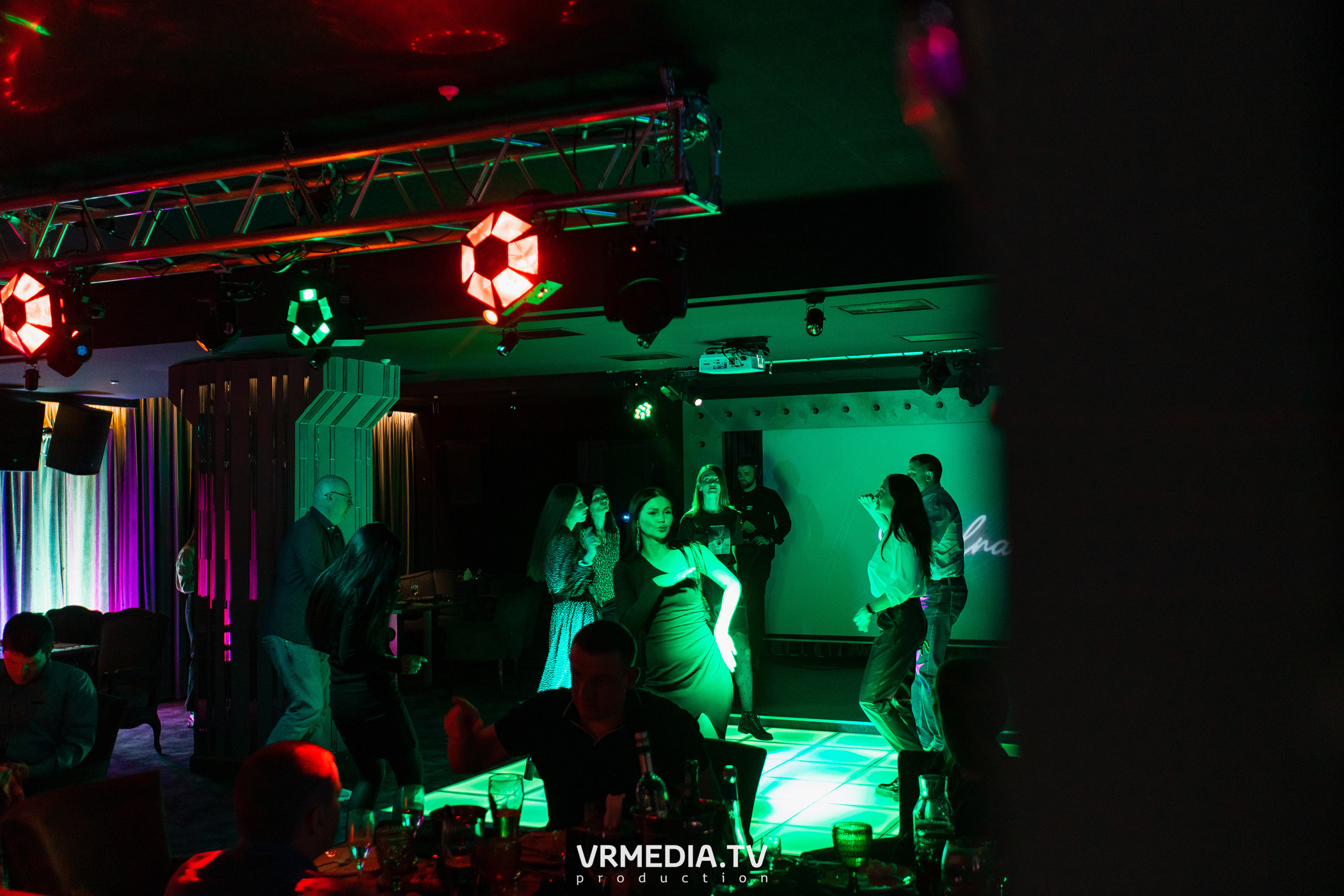 Выходные в караоке «Volna»