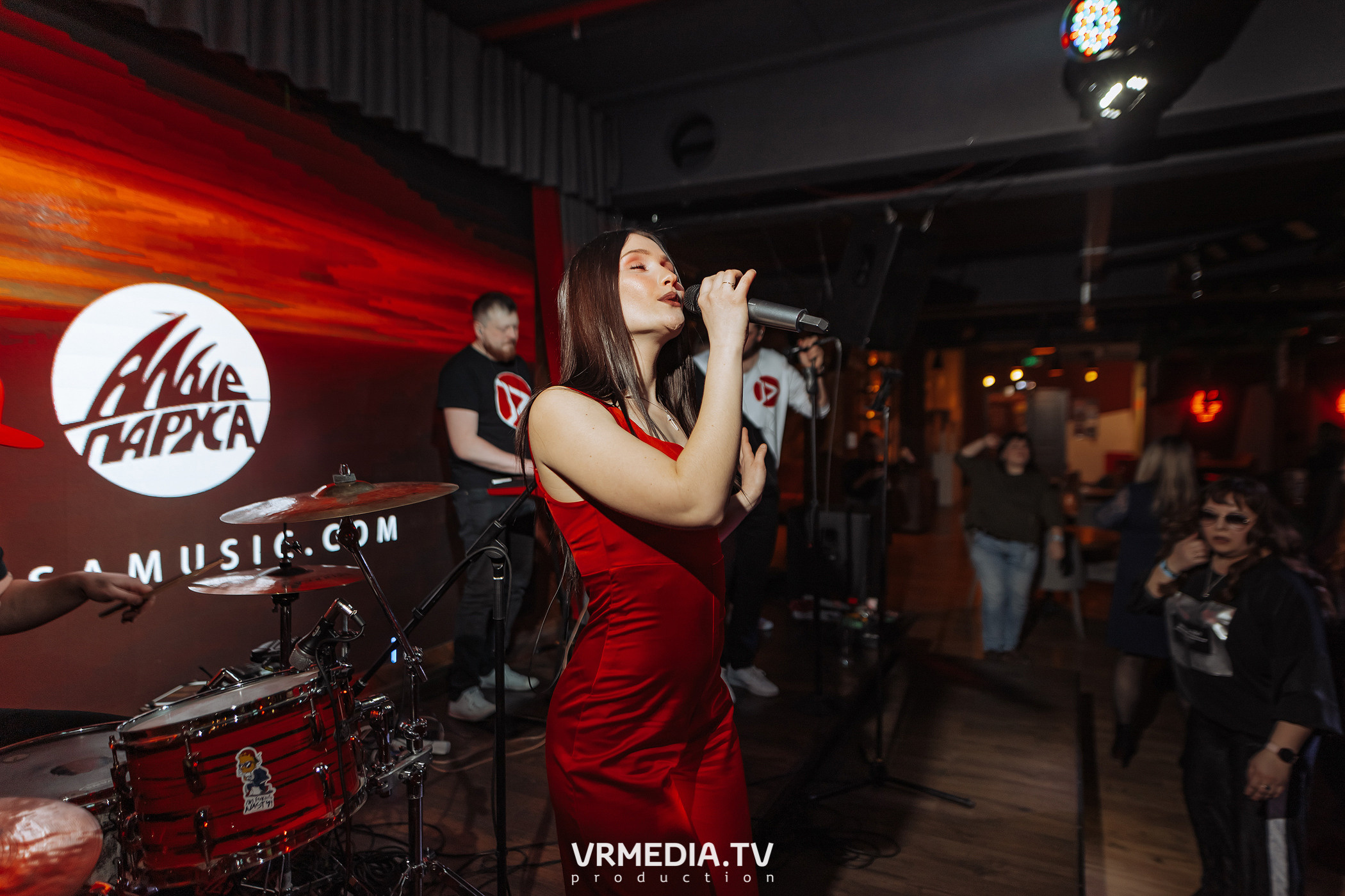 Алые Паруса в гриль-баре «Жара»