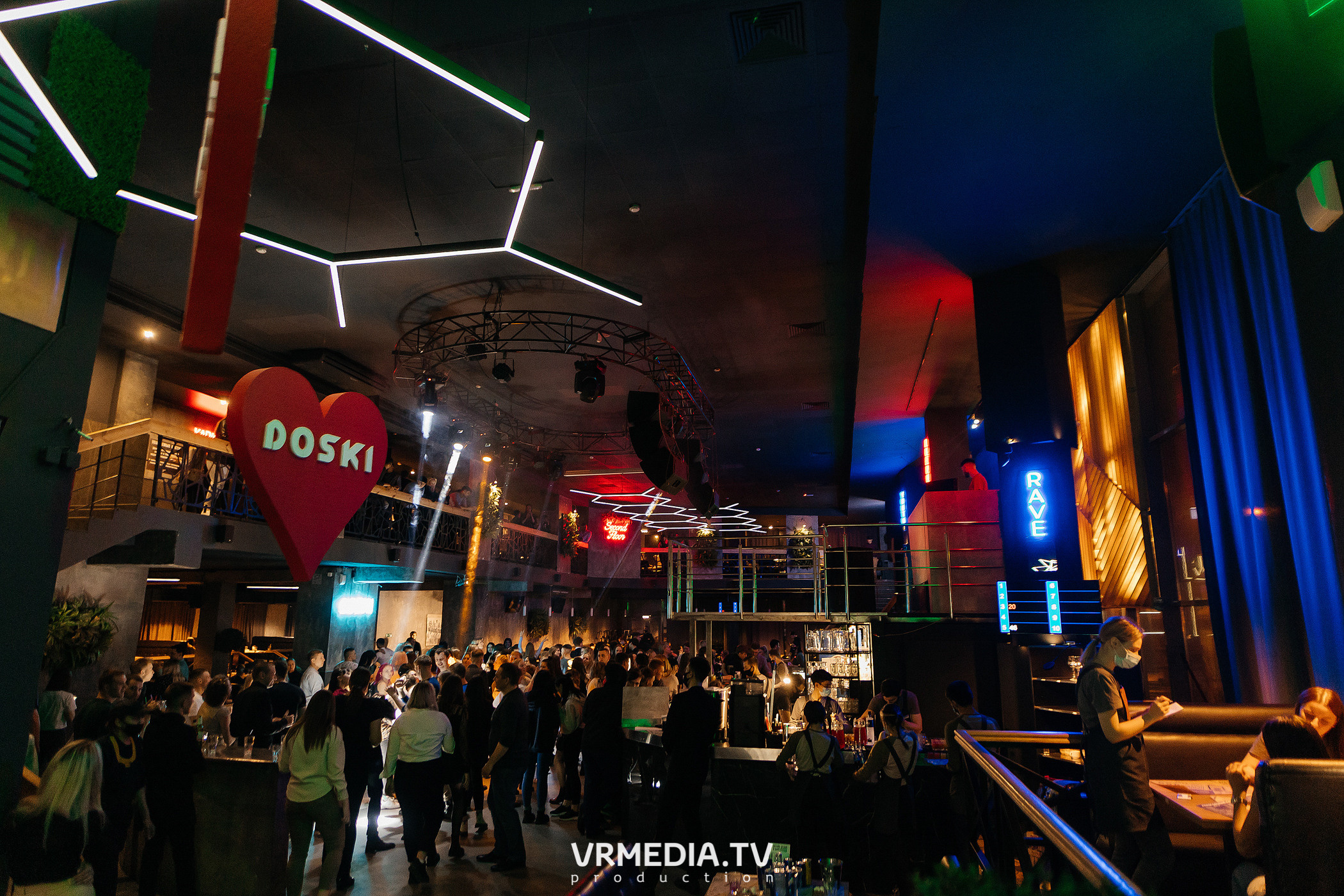 Выходные в баре «DOSKI»