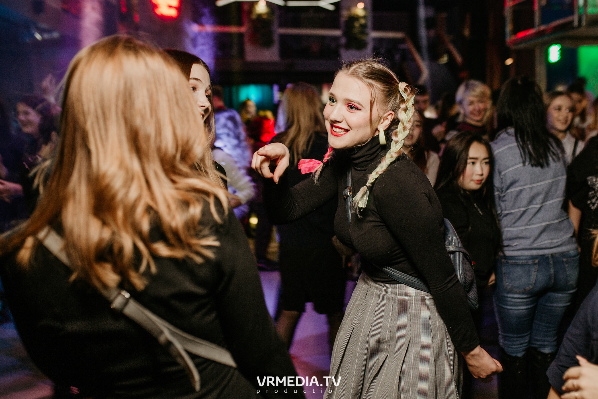 Выходные в баре «DOSKI»