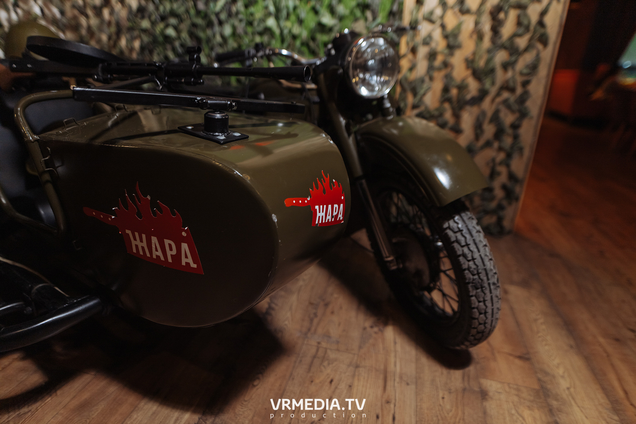 Мы русские в гриль-баре «Жара»