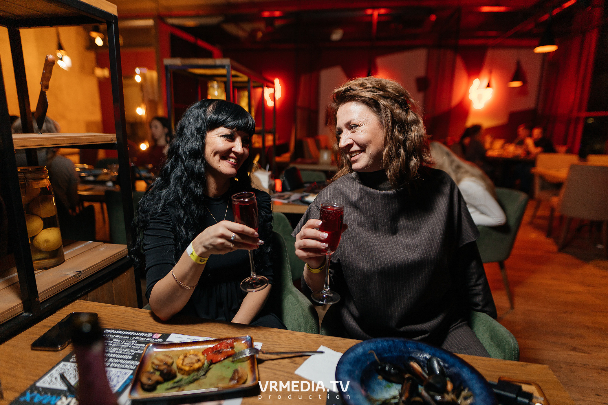 Крупным Планов в гриль-баре «Жара»