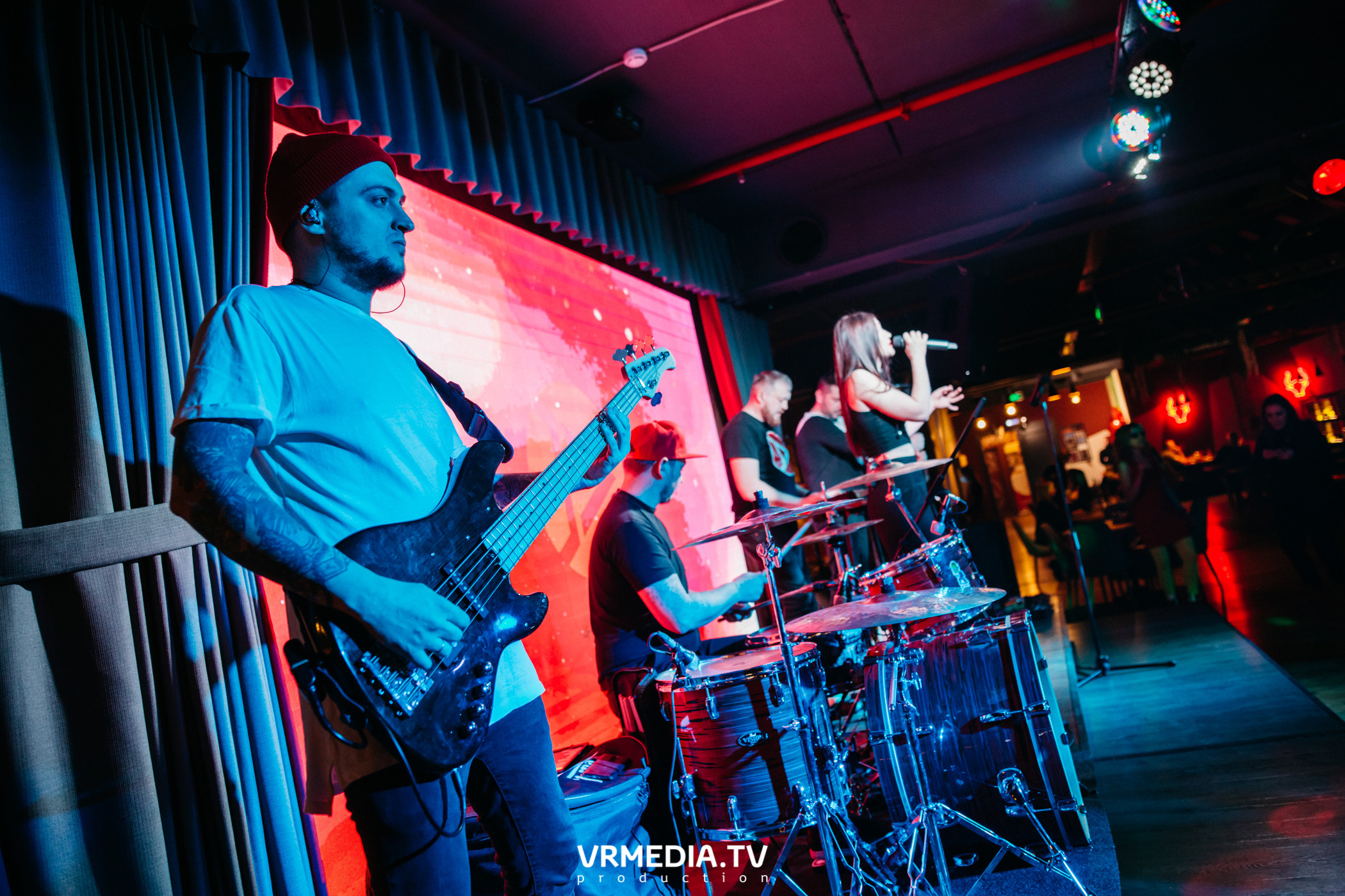 Алые Паруса в гриль-баре «Жара»