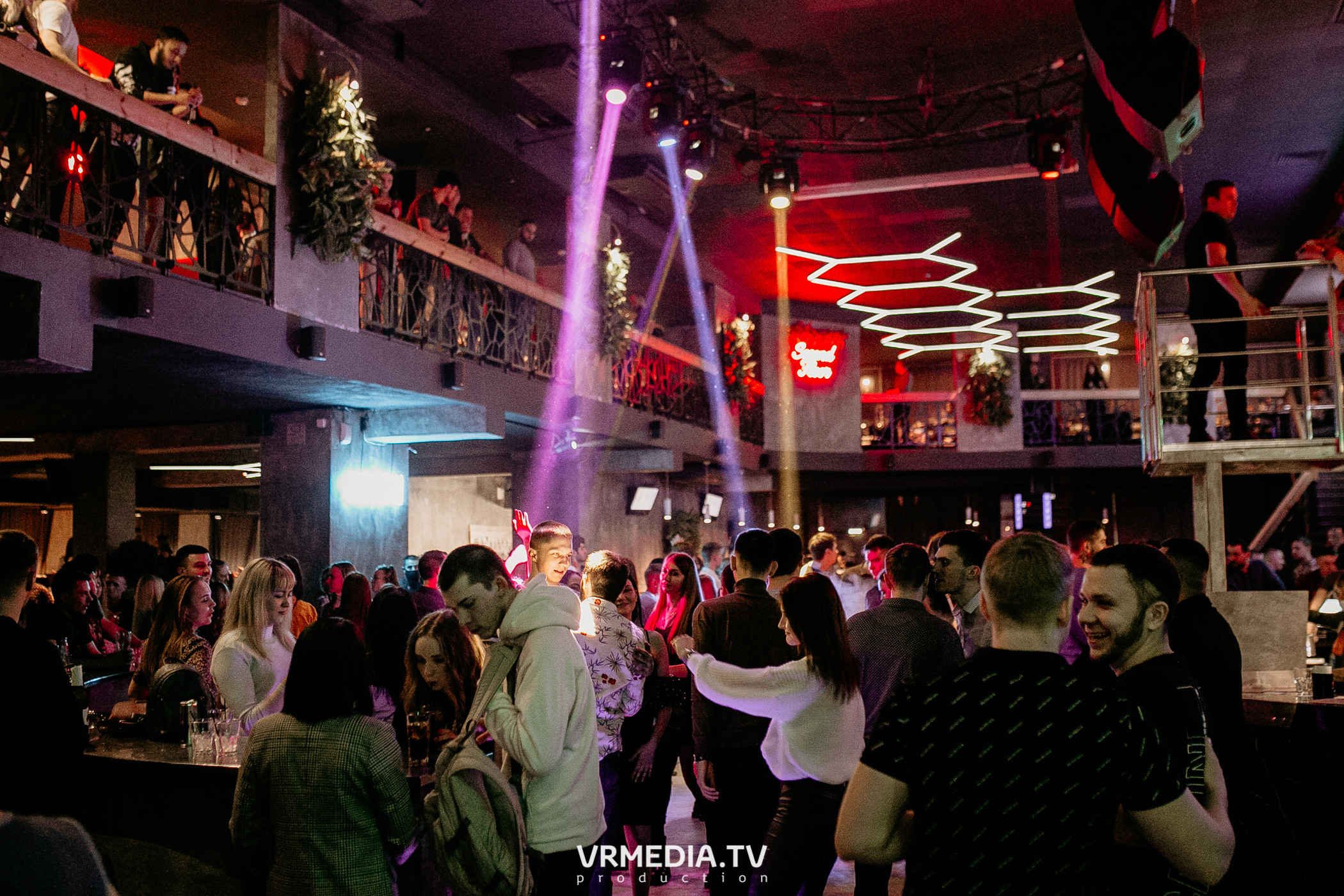 Выходные в баре «DOSKI»