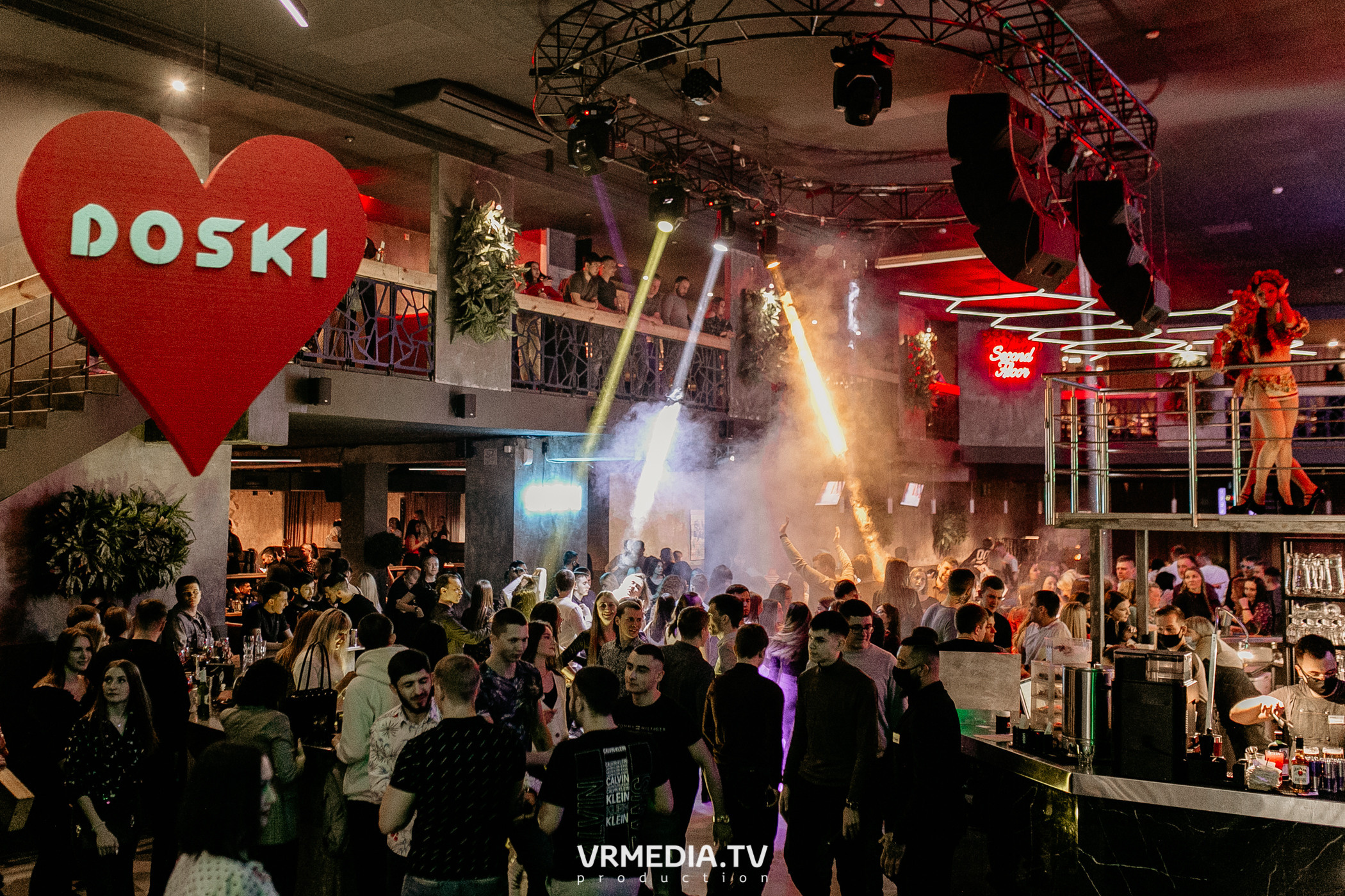 Выходные в баре «DOSKI»