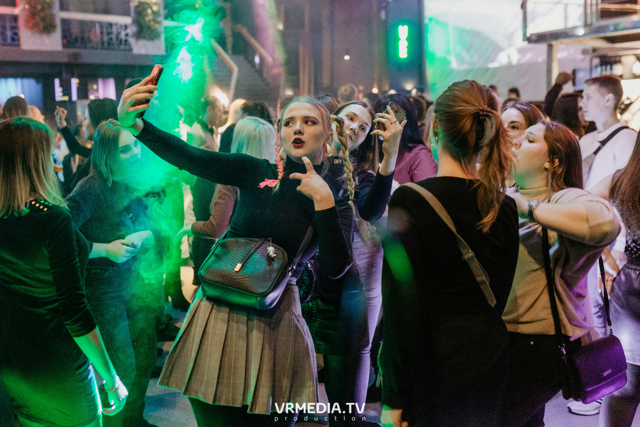 Выходные в баре «DOSKI»