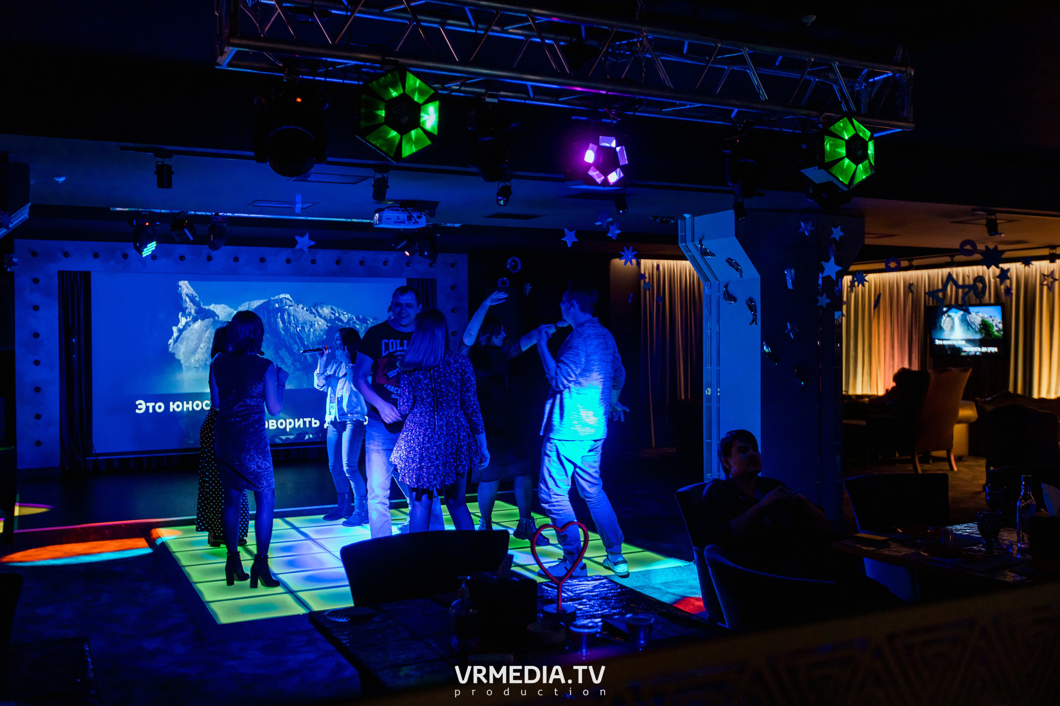 Merry Christmas в караоке «Volna»