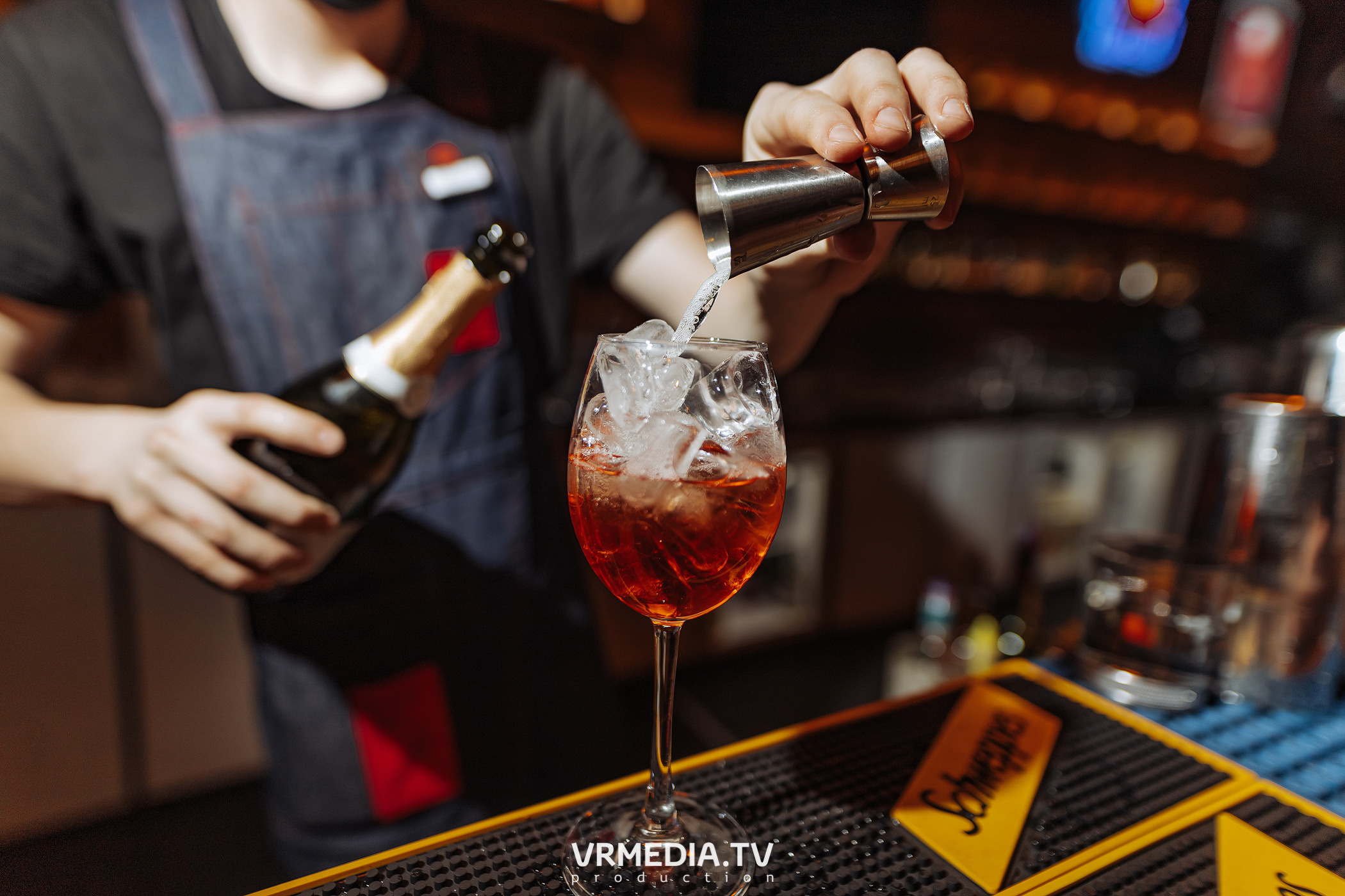 Алые Паруса в гриль-баре «Жара»