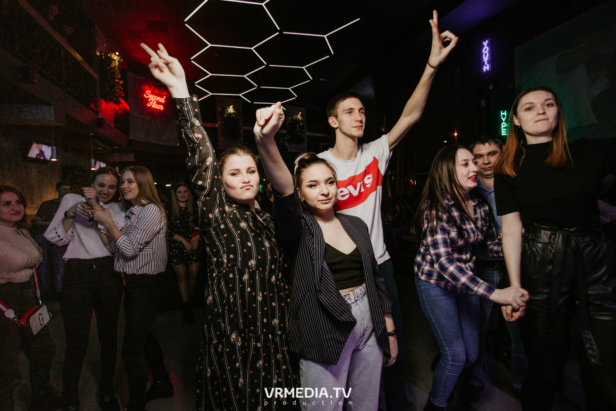 Выходные в баре «DOSKI»