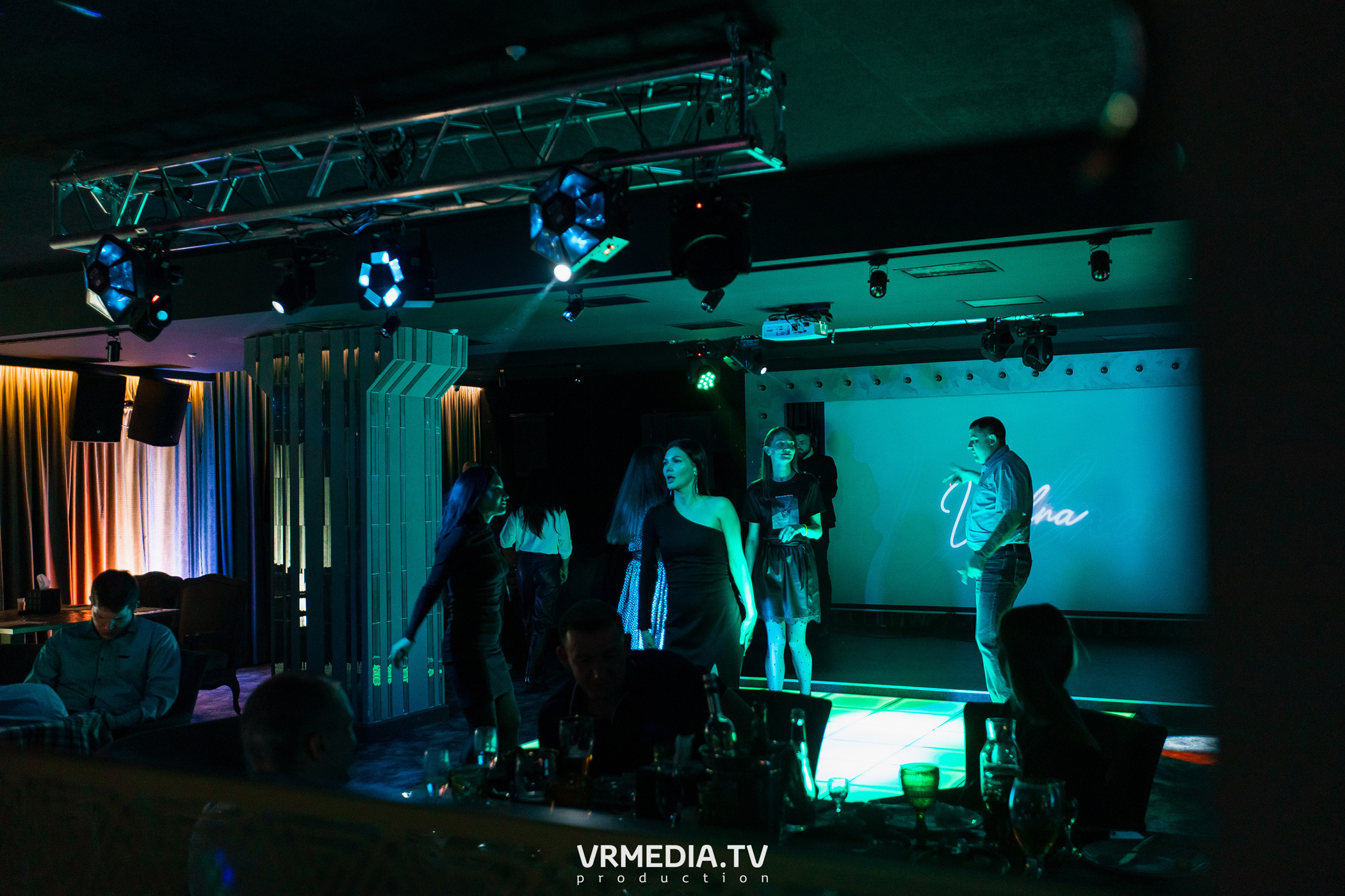 Выходные в караоке «Volna»