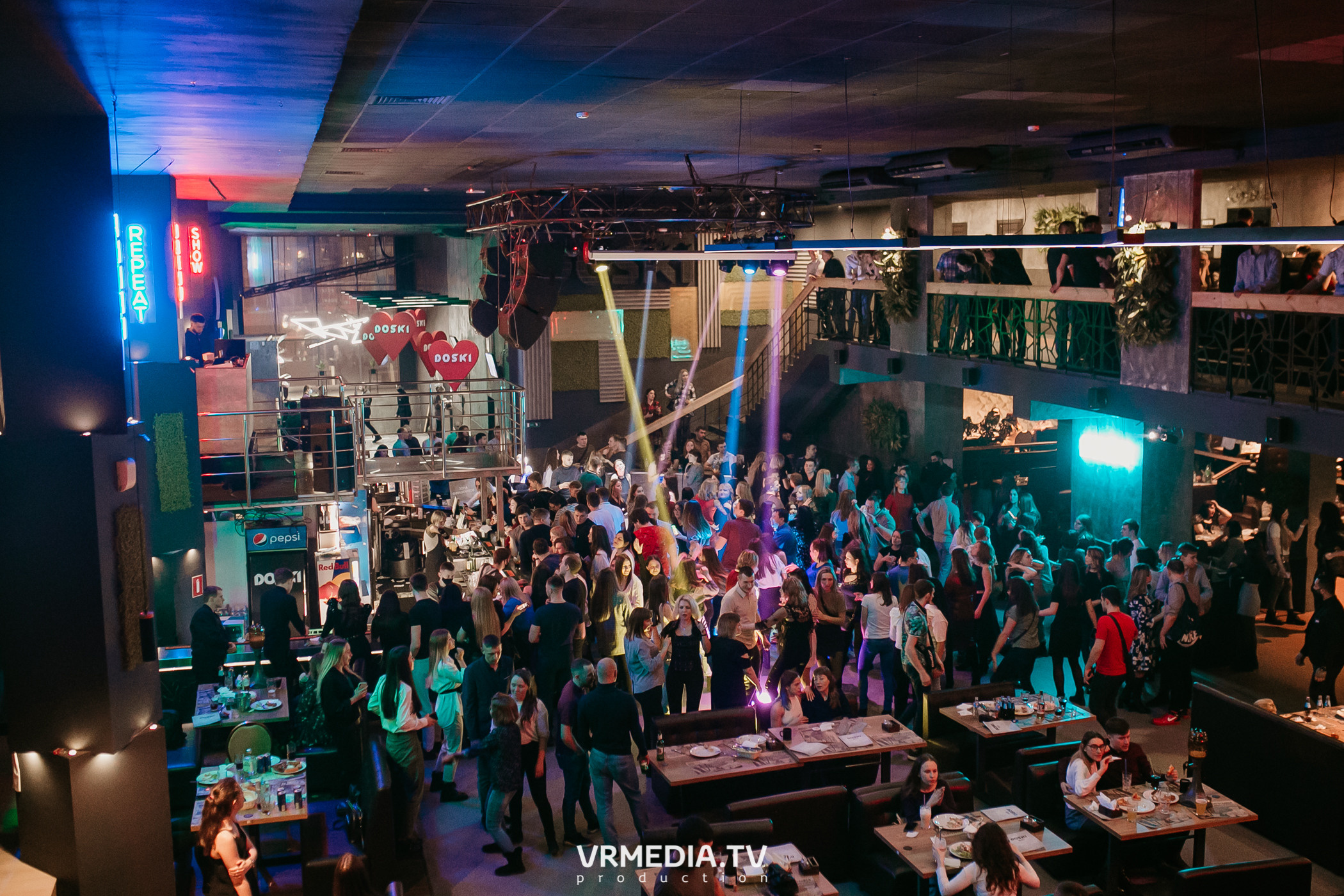 Выходные в баре «DOSKI»