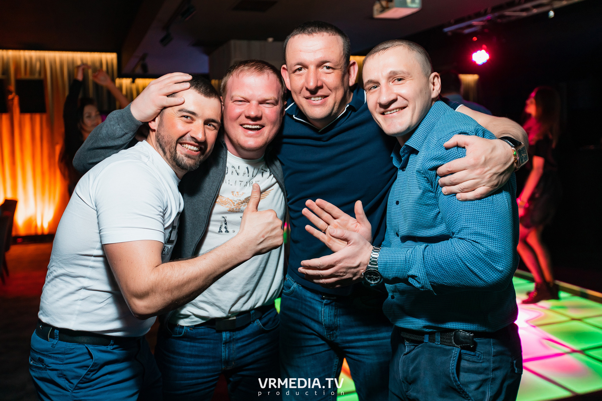 Выходные в караоке «Volna»