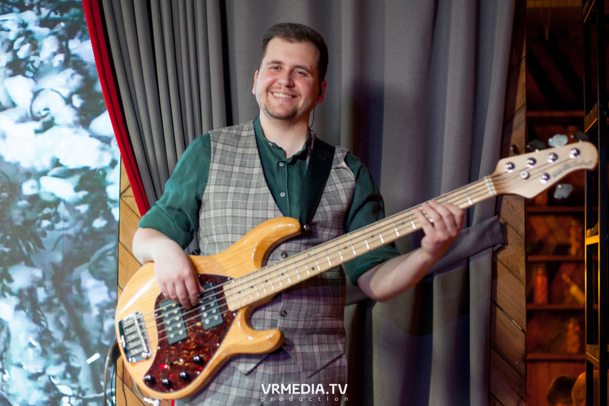 Крупным Планом в гриль-баре «Жара»